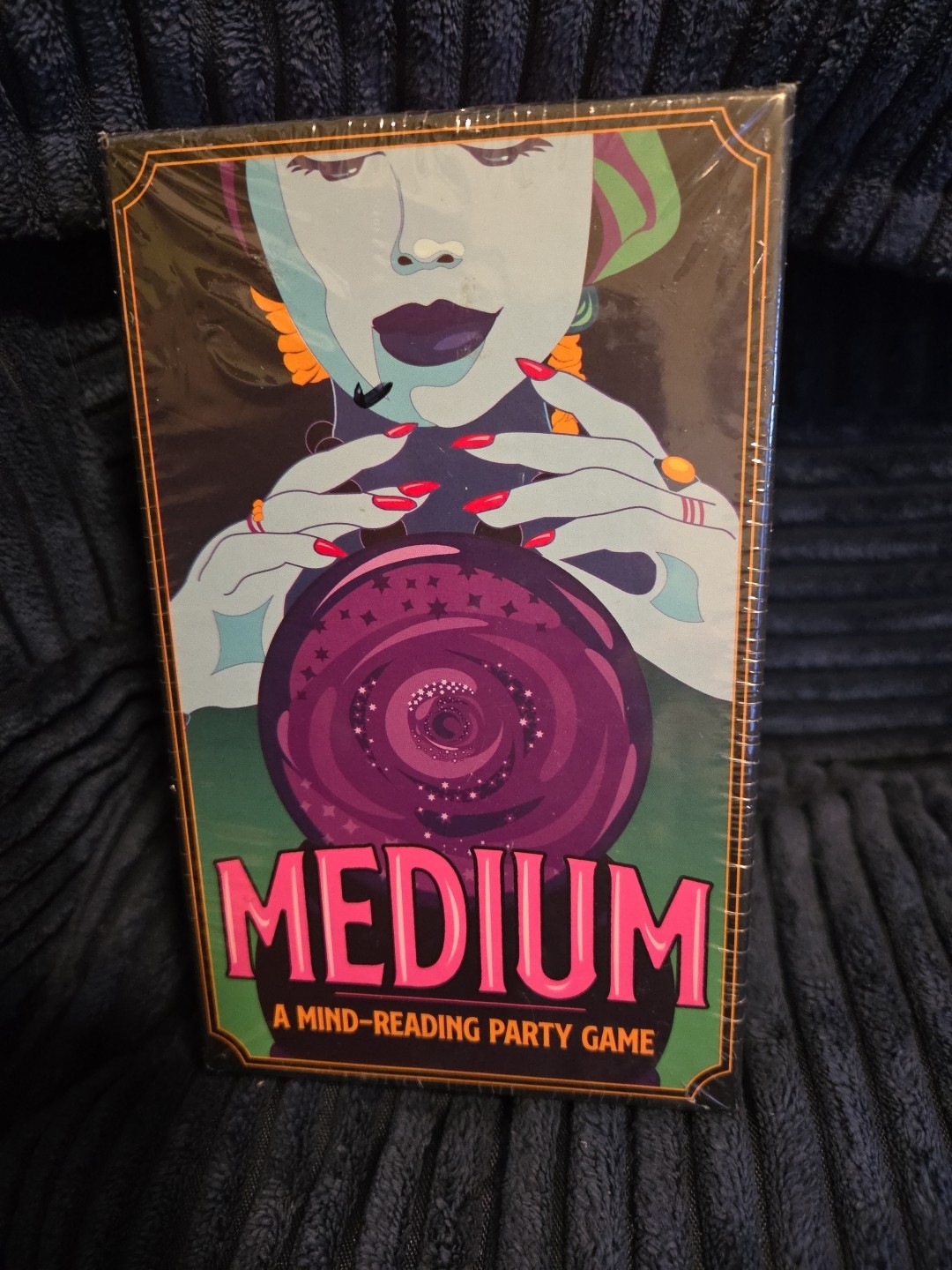 Meduim: A Mind-Reading Party Game by Greater Than Games New Sealed
