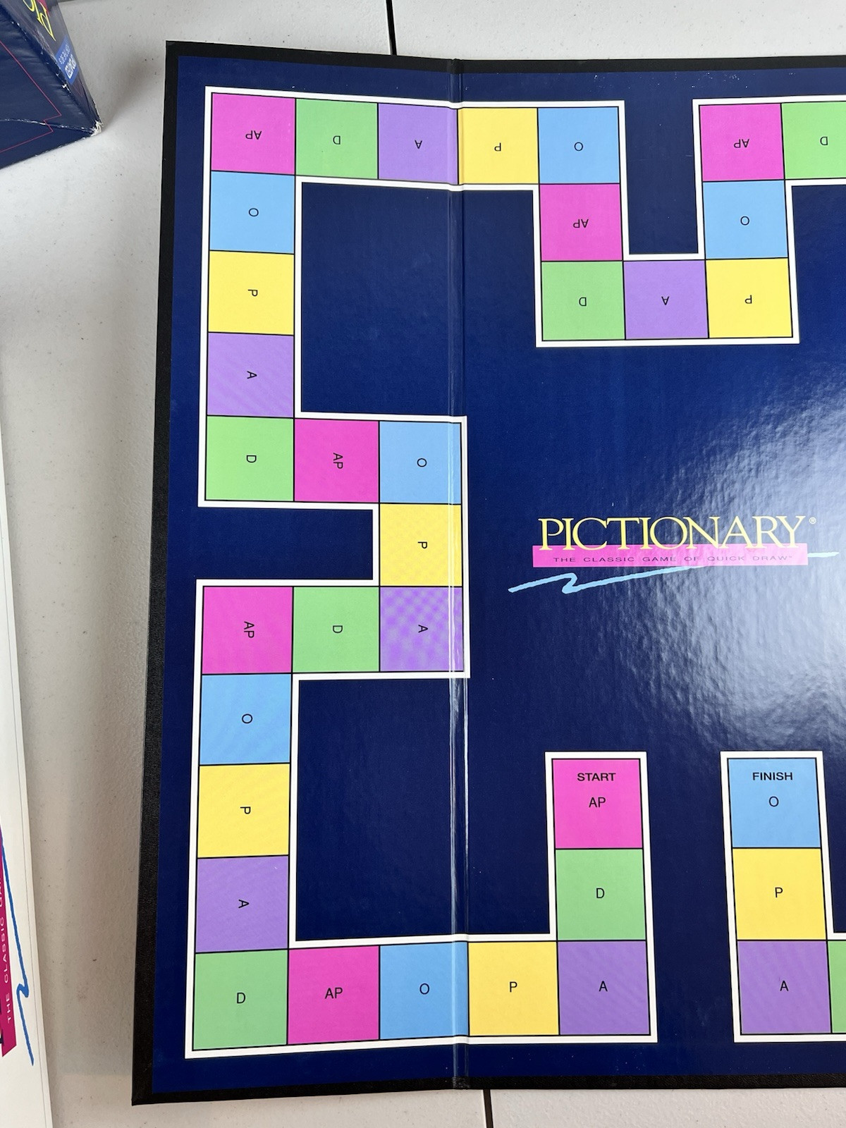 Vintage PICTIONARY 1993 Classic Board Game of Quick Draw Ships Complete