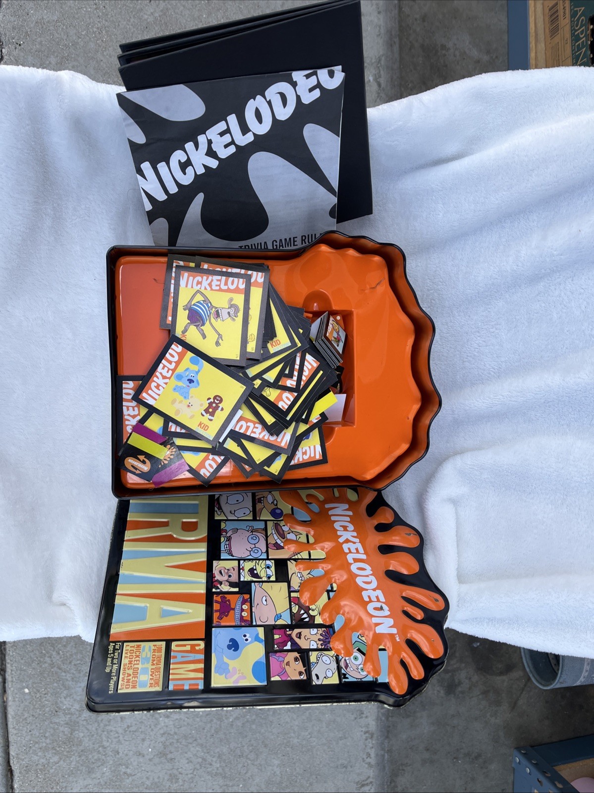Nickelodeon Trivia Game 2002 Tin Set Rugrats SpongeBob Hey Arnold Etc.