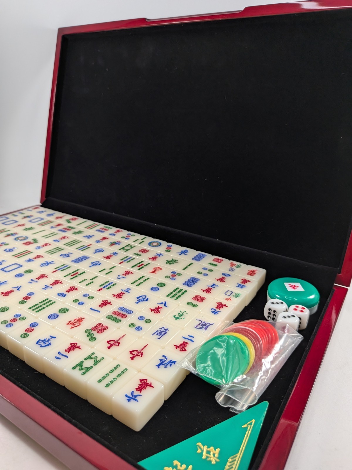 Mahjong Set in Wooden Case with 144 Tiles, Dice and Chips