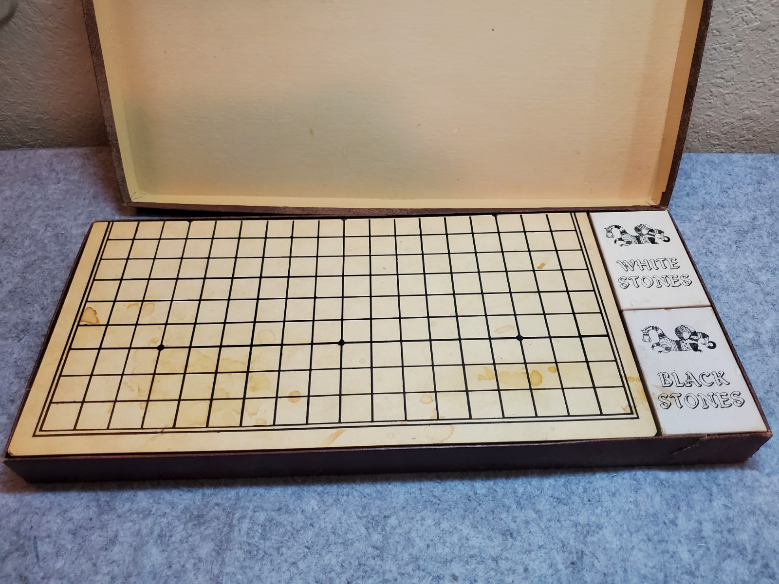 Vtg 1950s Lowe No. 111 Japanese Go Game Folding Board w stones, Pre-owned