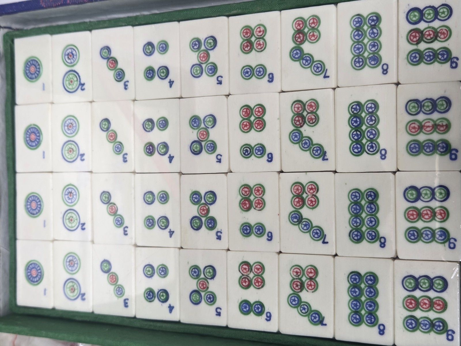 Vtg Mahjong Set In Case 152 Bamboo Un-opened Tiles/4 Antique Carved Wind Tiles