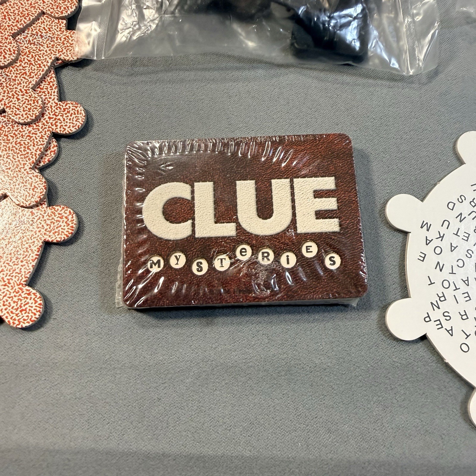 CLUE Mysteries 2005 Parker Brothers Decoding Detective Board Game 100% Complete