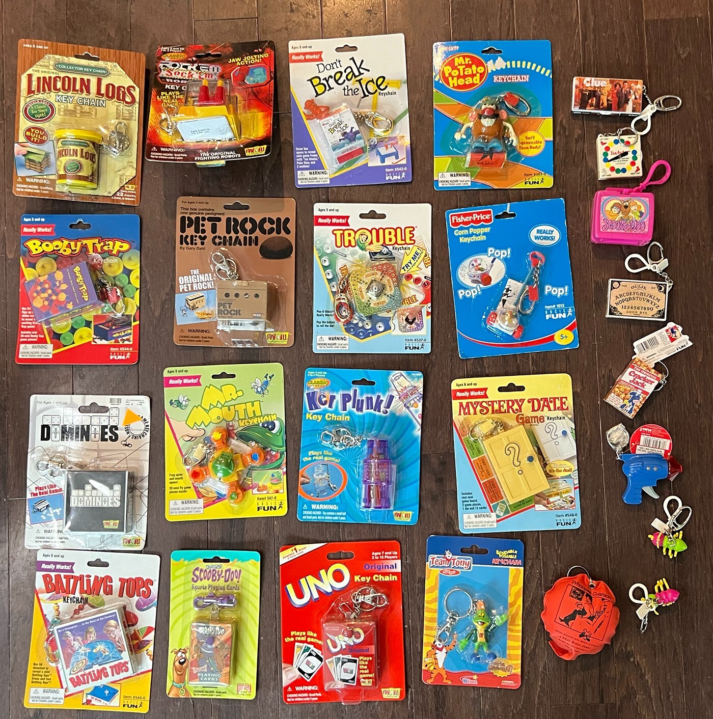Vintage 1990’s – 2000’s MINI GAME KEYCHAIN LOT of 25 – BOX BOARD & PIECES
