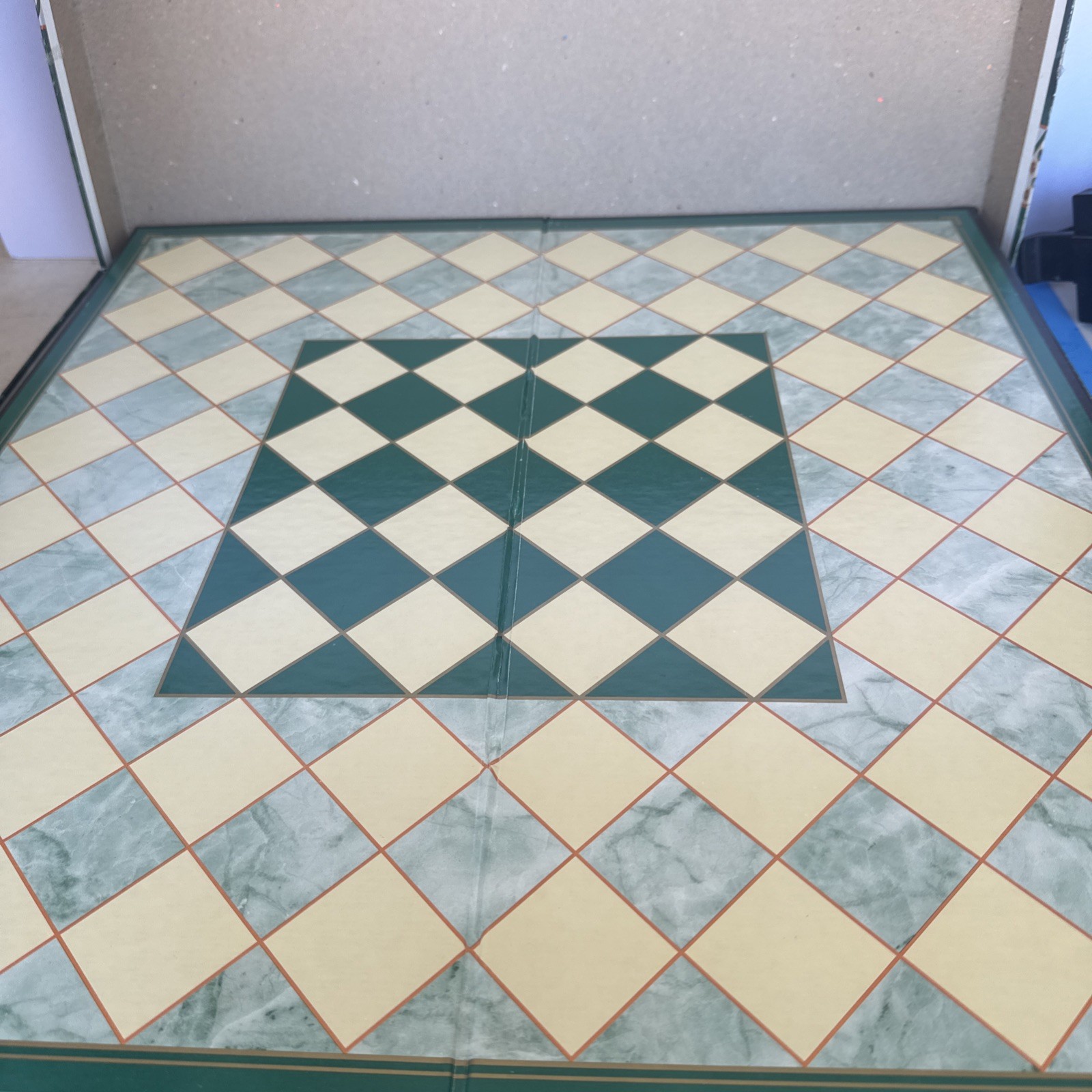 1989 KING’S COURT THE ORIGINAL GAME OF SUPERCHECKERS Checkers