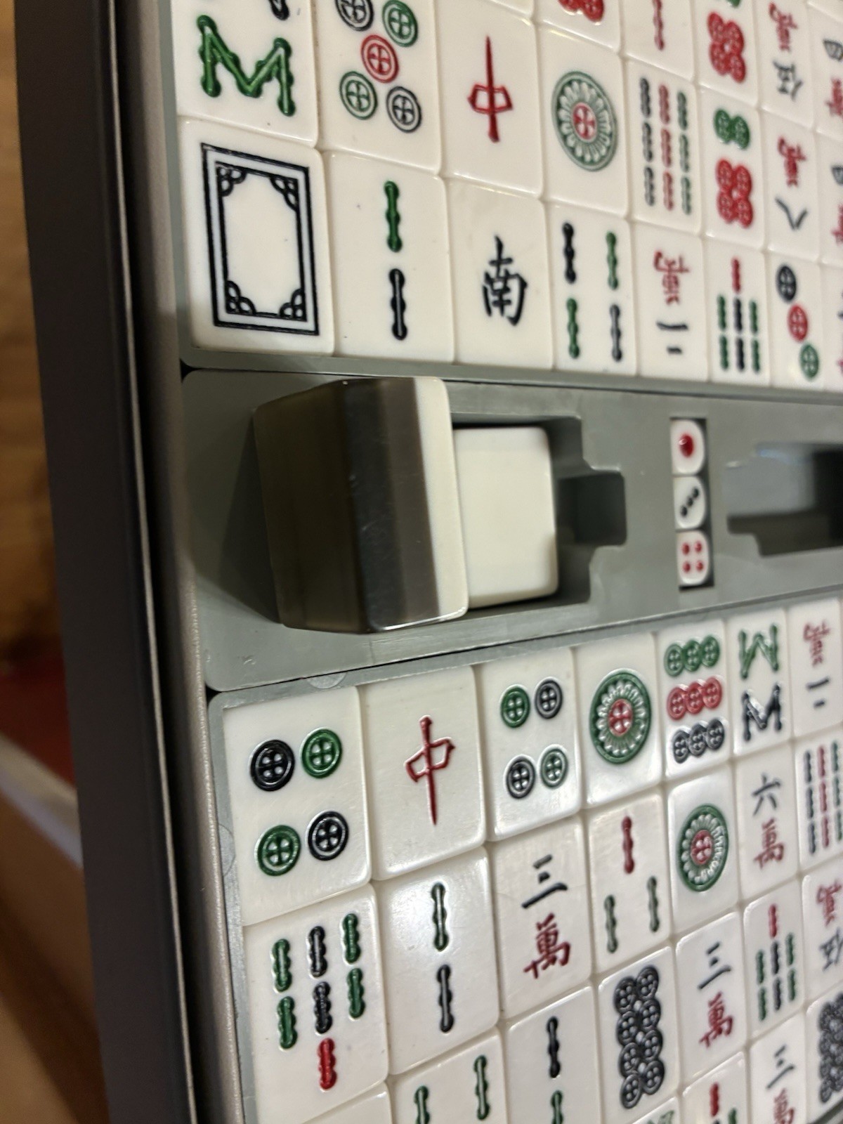 VINTAGE JAPANESE MAHJONG SET IN CASE – BY JAPANESE MAHJONG COMPANY – AGE UNKNOWN