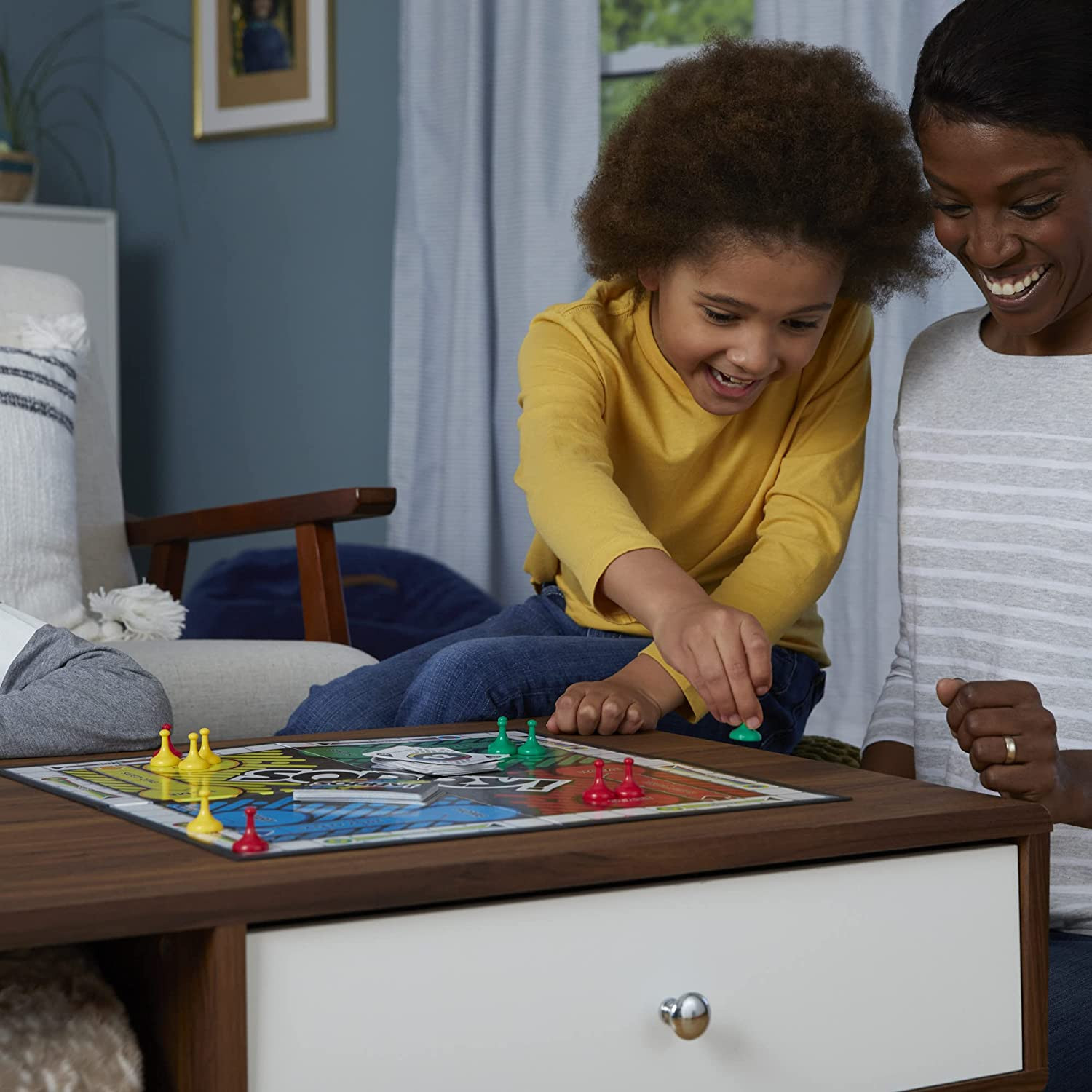 Sorry! Kids Board Game, Family Board Games for Kids and Adults, 2 to 4 Players,