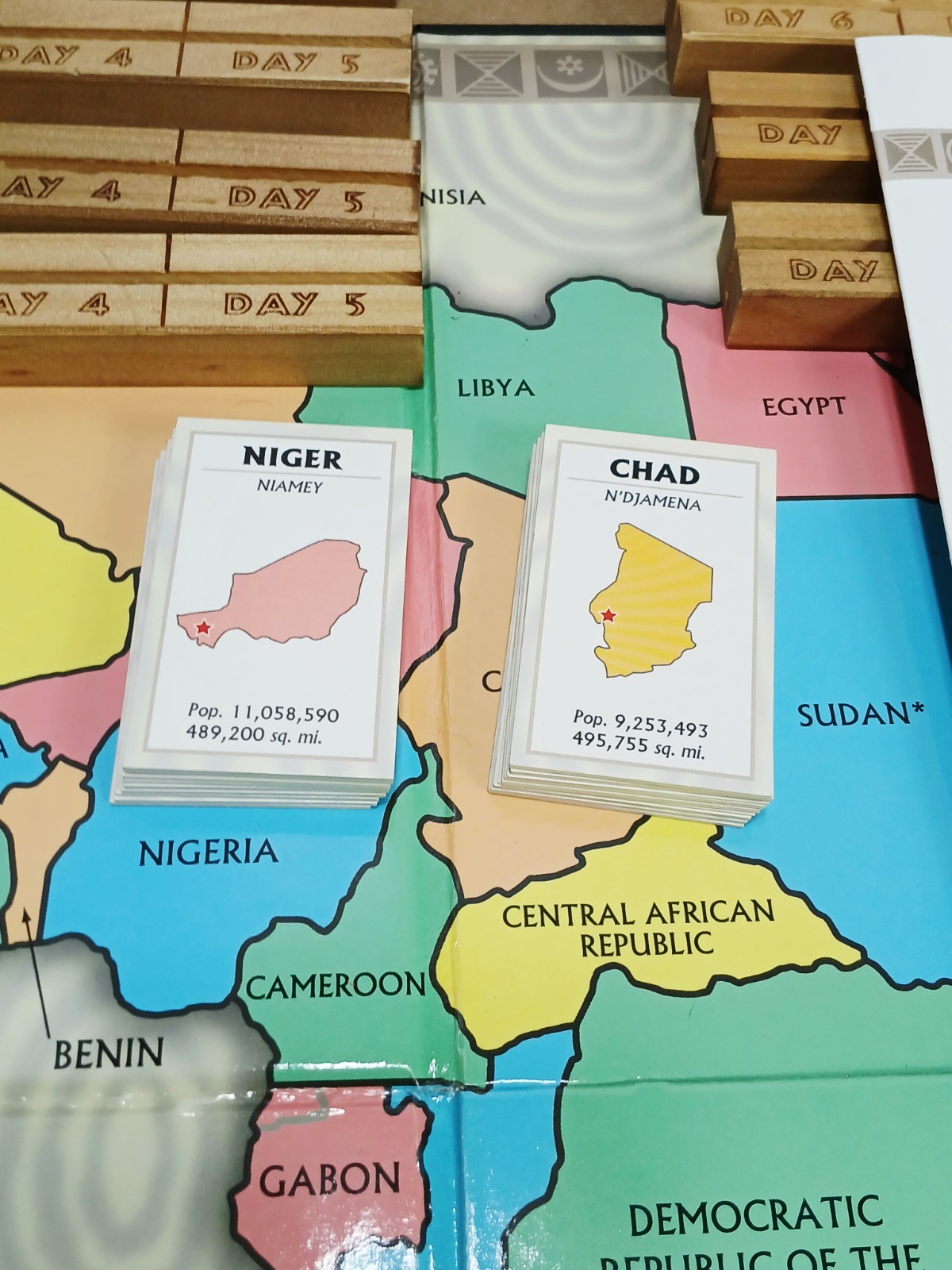 2003 10 DAYS IN AFRICA Board Game = Out of the Box Games = Complete