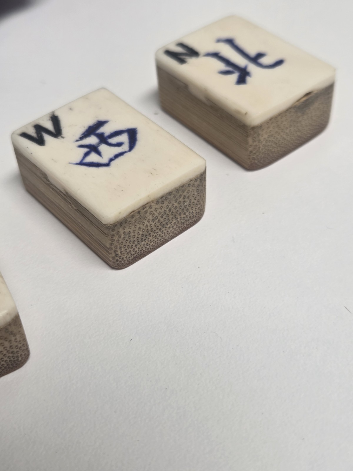 Vtg Mahjong Set In Case 152 Bamboo Un-opened Tiles/4 Antique Carved Wind Tiles