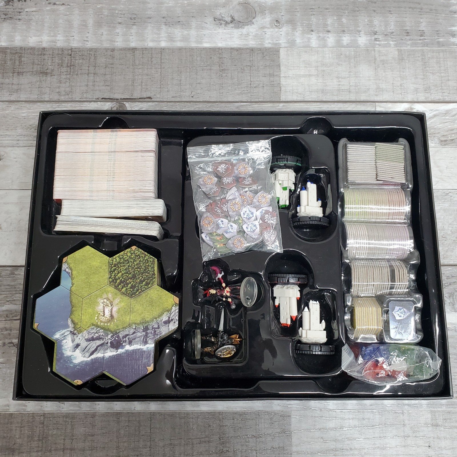 Mage Knight Board Game – Standard Edition – WizKids NECA – Complete VGC