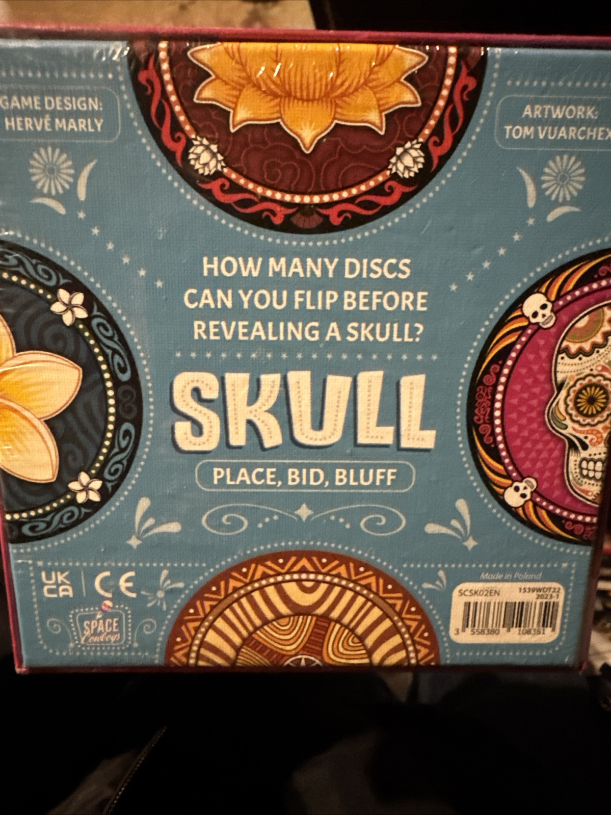 Skull Bluffing Card Game