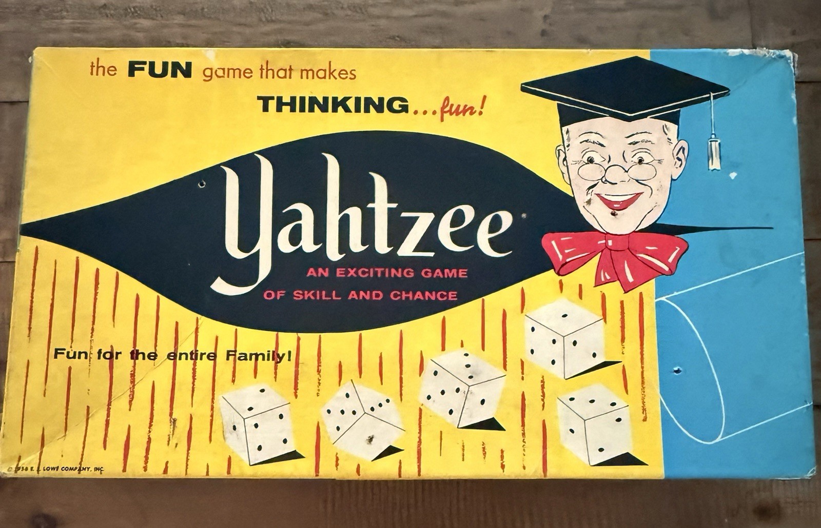 E.S. Lowe Yahtzee Vintage Dice Game Set w/ Dice, Score Cards, Chips & Cup