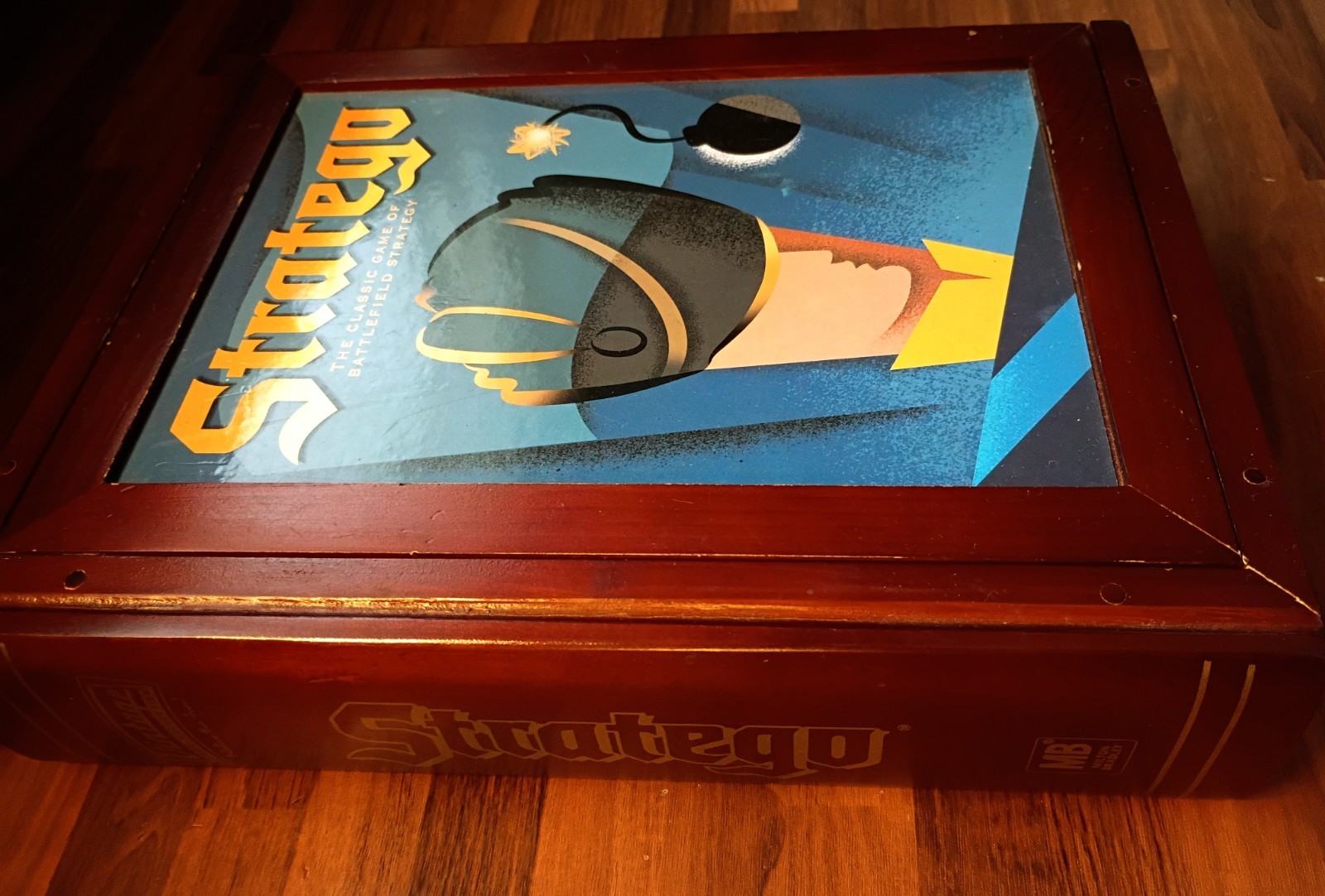 VTG Stratego Bookshelf Game Edition – Wooden Collector Case – Classic Retro Game