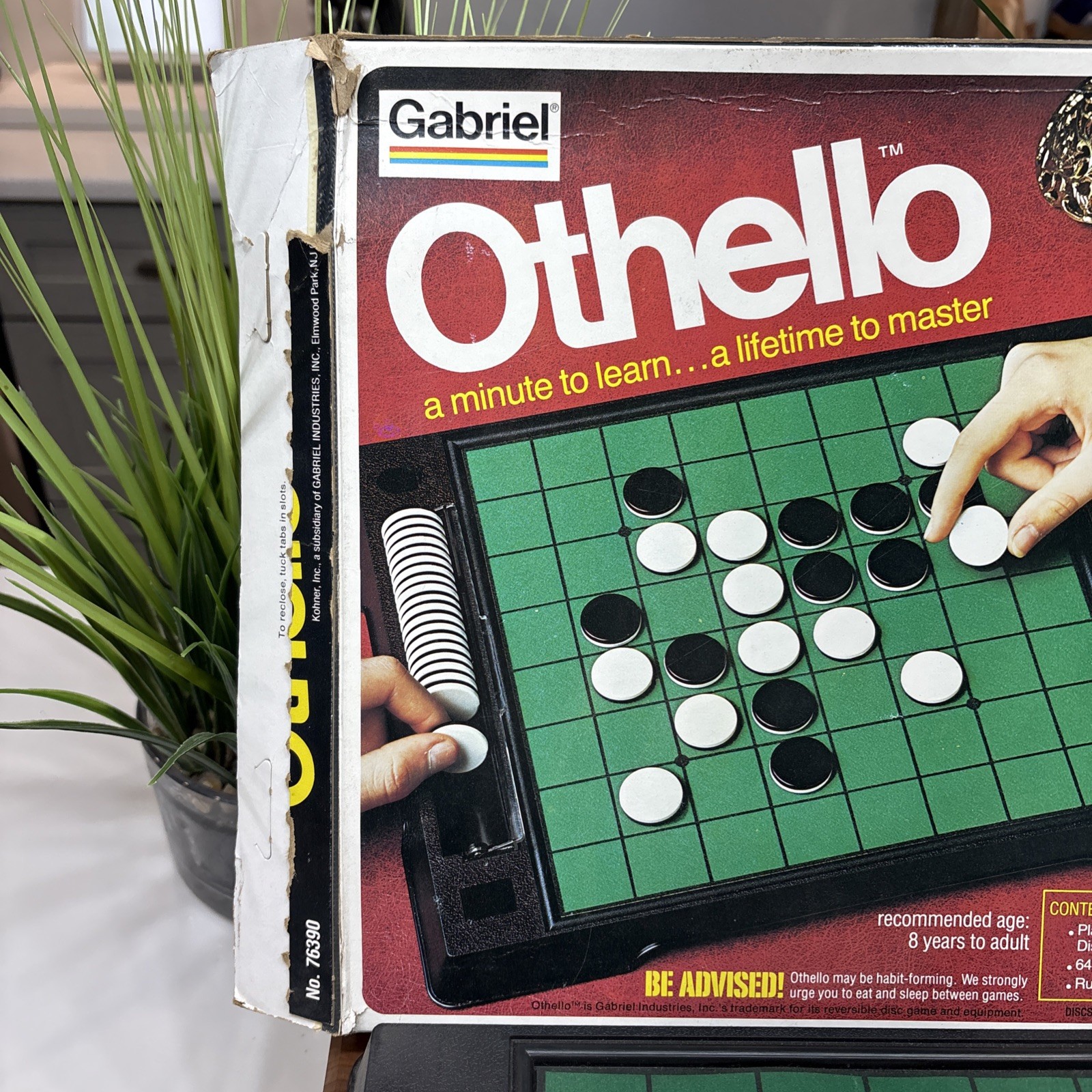 Vintage Gabriel Othello Board Game Complete w/64 Discs & Board 1977 Complete