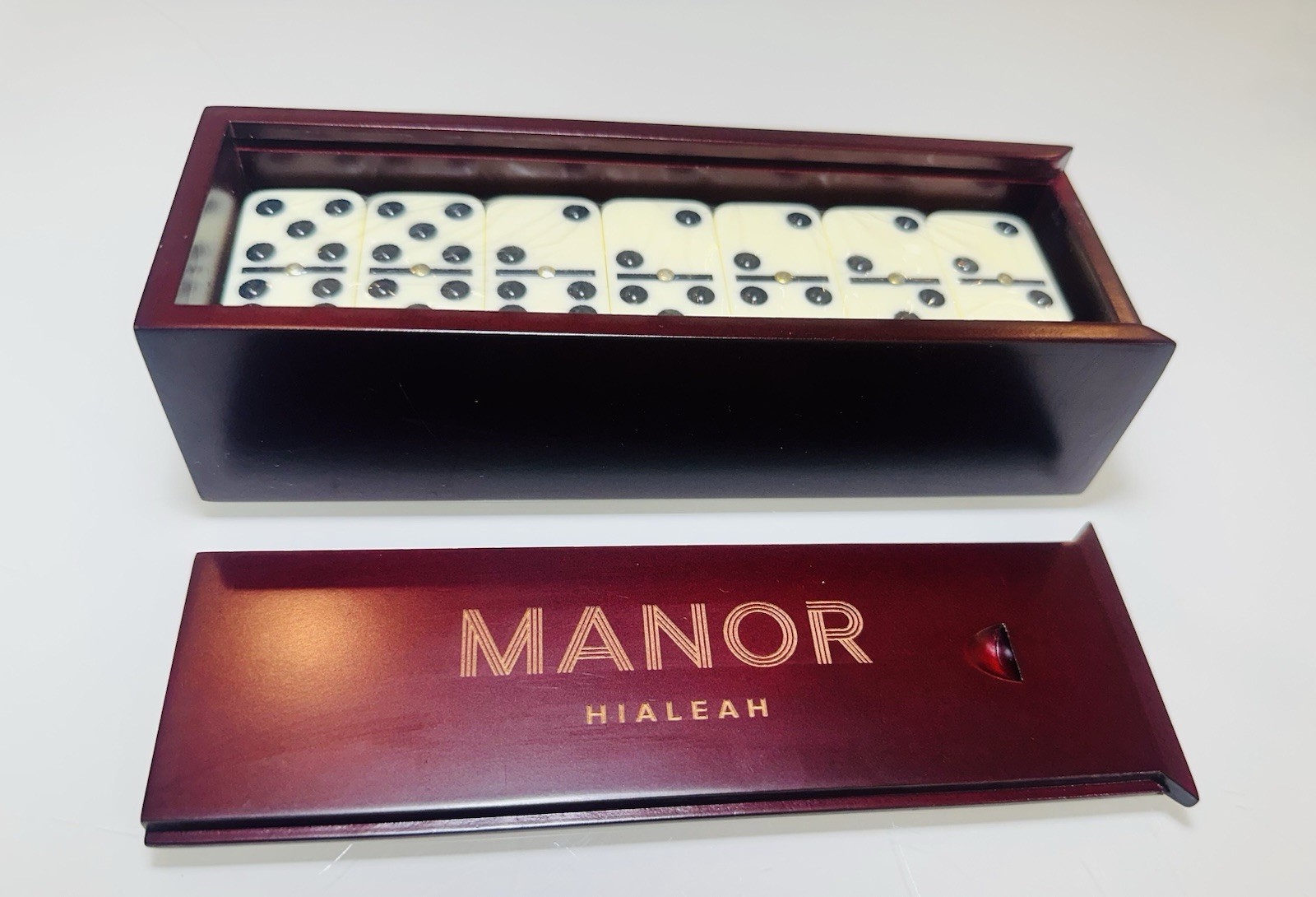 Dominoes Set of 28 MANOR Hialeah in Wooden Case NEW