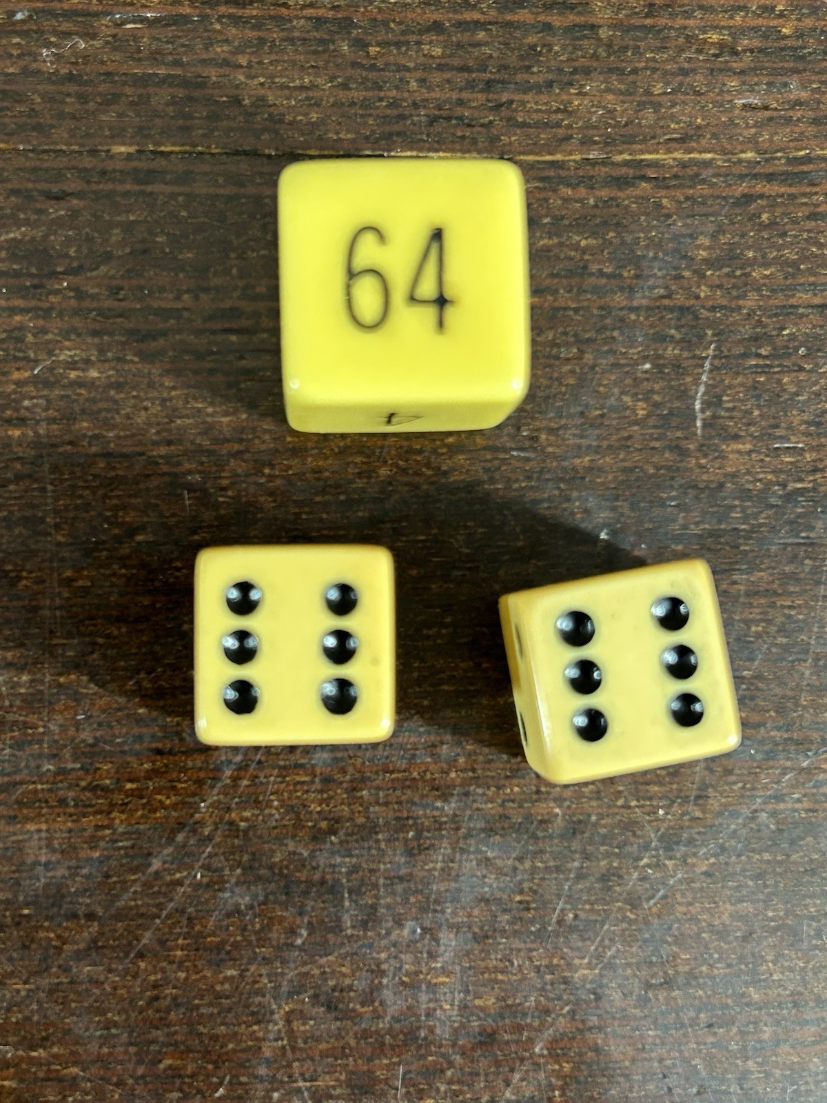 VTG Lot 30 Catalin Bakelite Backgammon Red & Butterscotch 3/4 X 3/16 & 3 Die (k)
