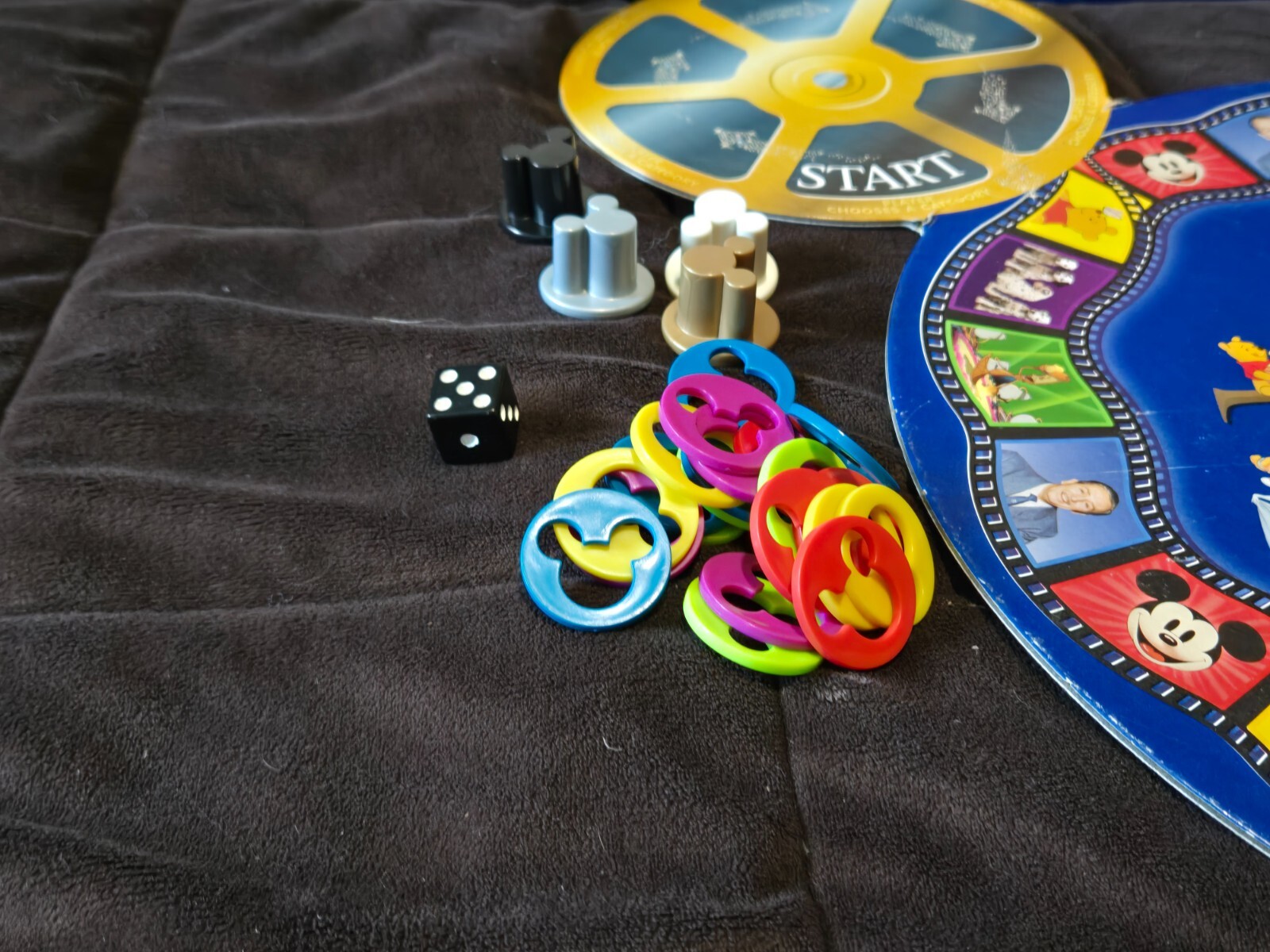 The Wonderful World of Disney Trivia Game In Collectible Tin 100% COMPLETE