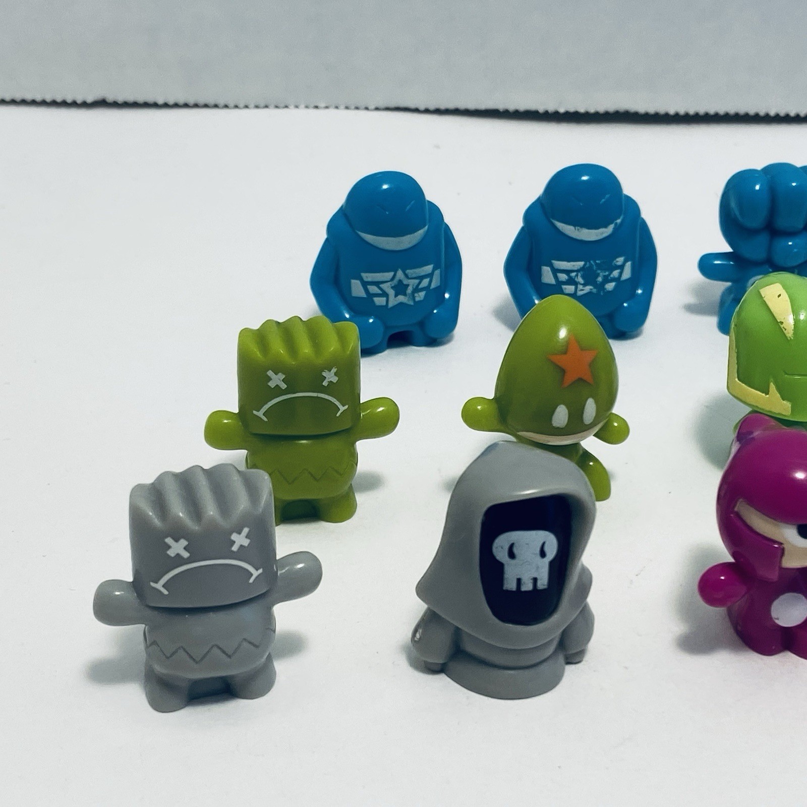 Gogos Crazy Bones Lot of 24 figures Mini Toy pieces