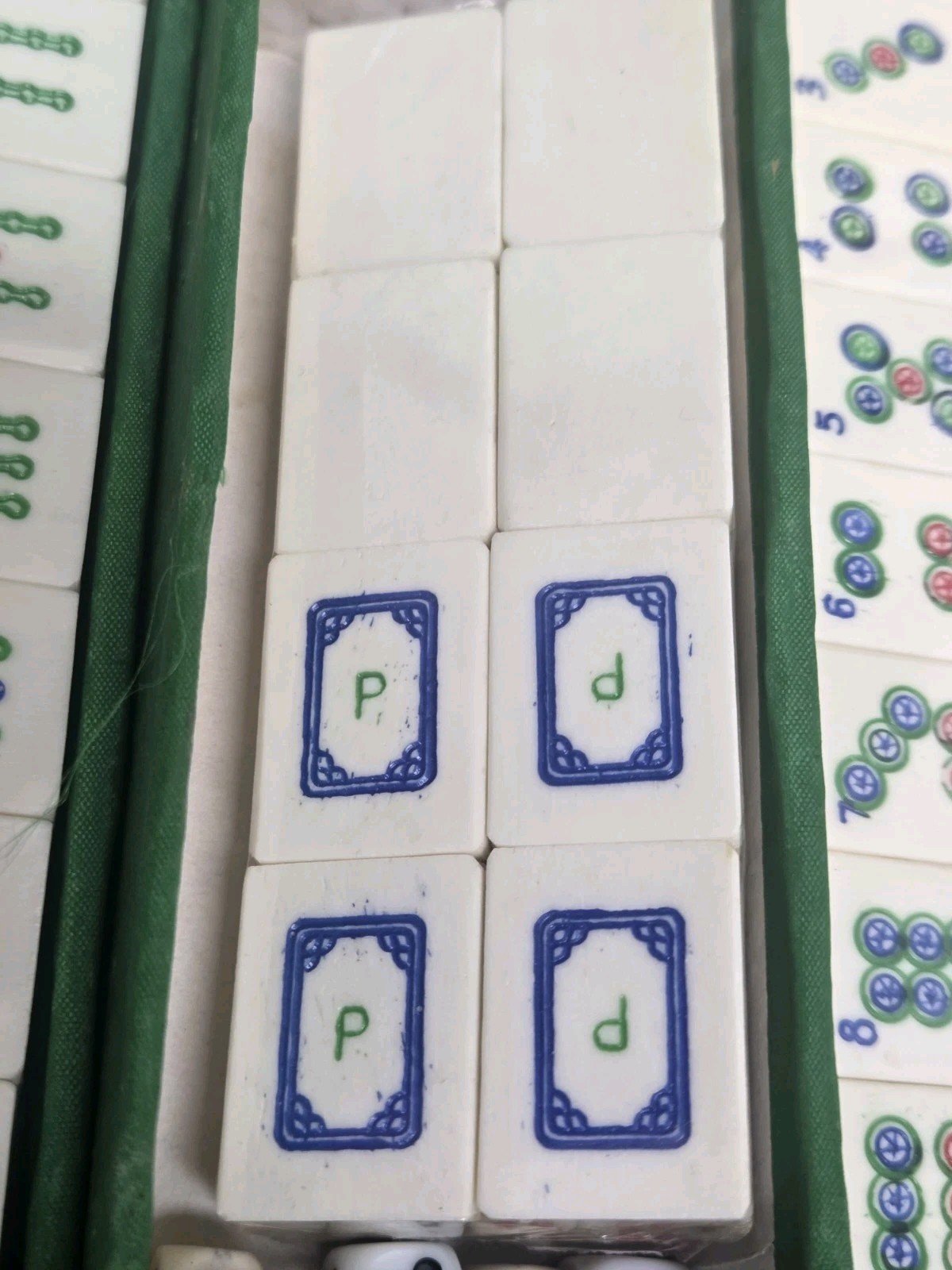 Vtg Mahjong Set In Case 152 Bamboo Un-opened Tiles/4 Antique Carved Wind Tiles