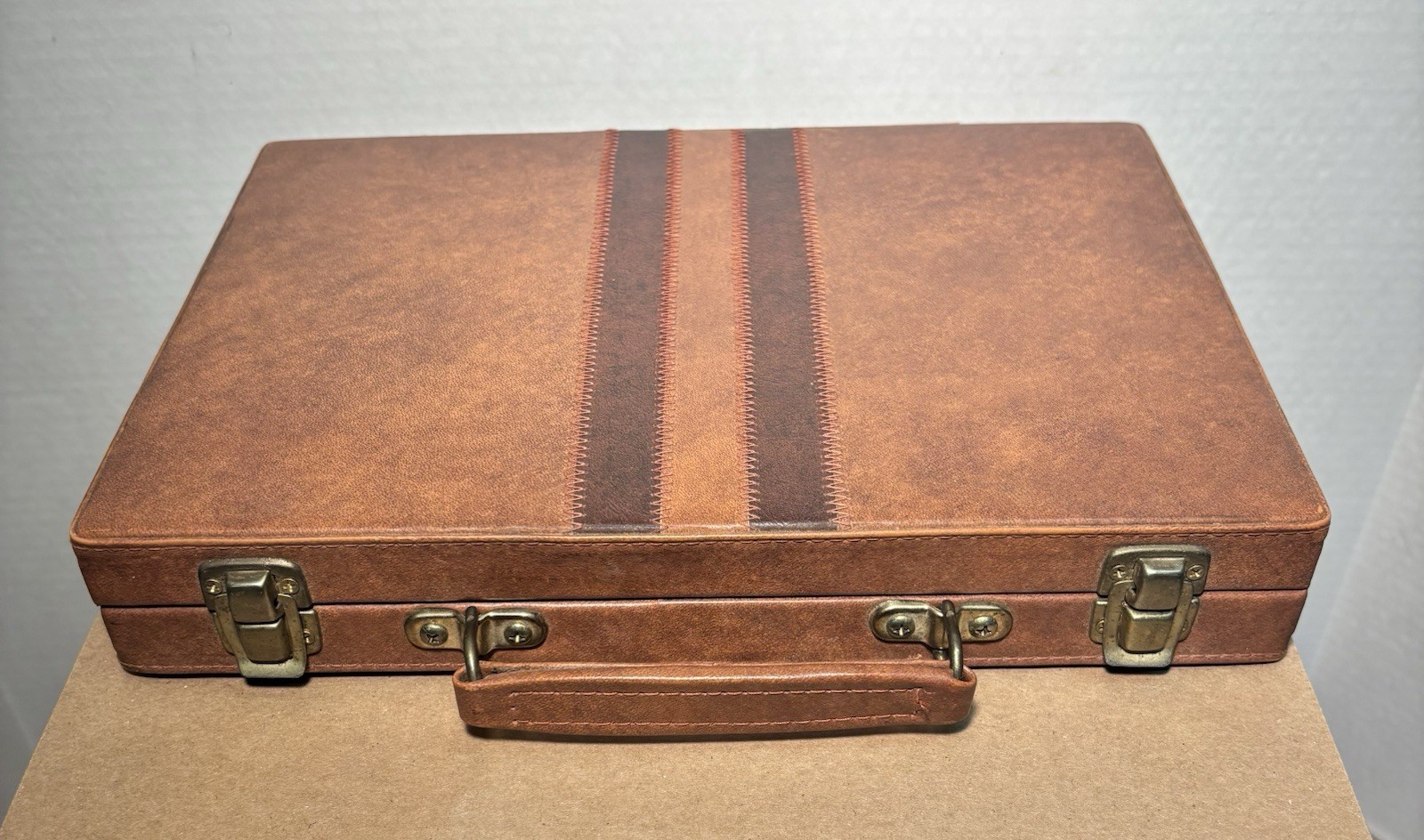 Vintage Backgammon Set in Leather Carrying Case, Unbranded – EUC