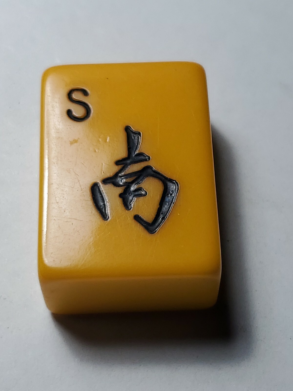 VINTAGE MAH JONG TILES CHINESE BAKELITE 1 1/4″ tall 7/8″ wide 1/2″ thick