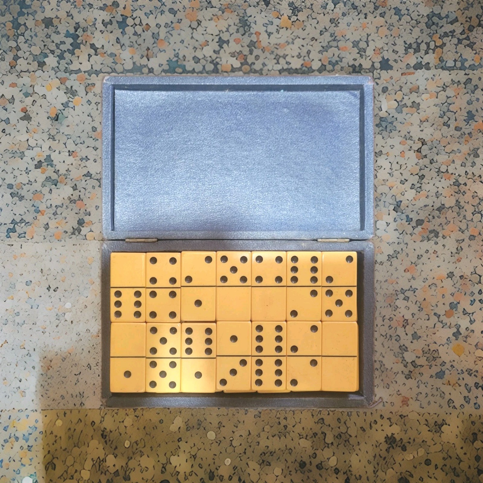 Vintage Crisloid Domino Set 28 Pc Double Six 1/2″ Thick Butterscotch Blue Case