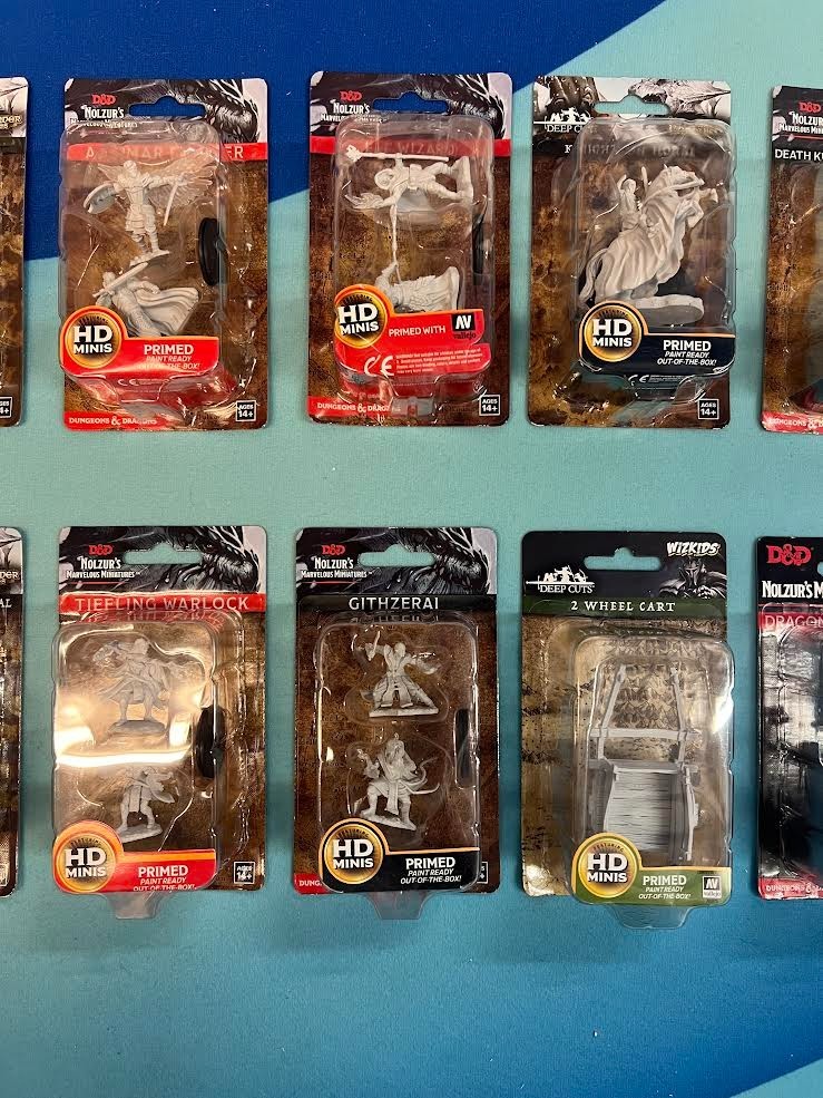 Lot of 18 D&D Miniatures by WizKids – UNOPENED
