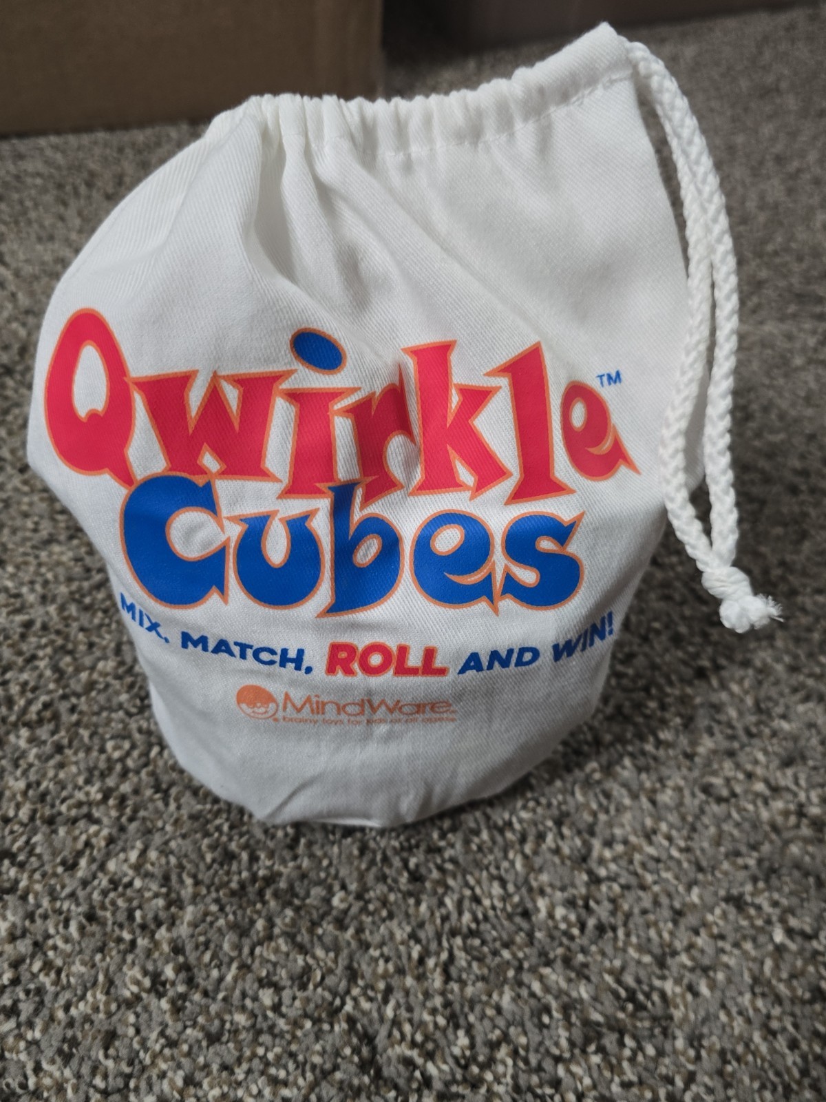 Qwirkle Cubes Dice Board Game by Mindware – Mix Match Roll & Win – VGC