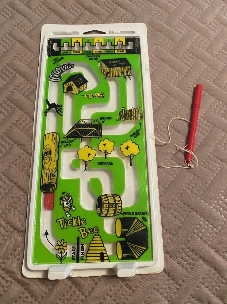 Tickle Bee Board Game Animals Theme Children’s Green Plastic Maze
