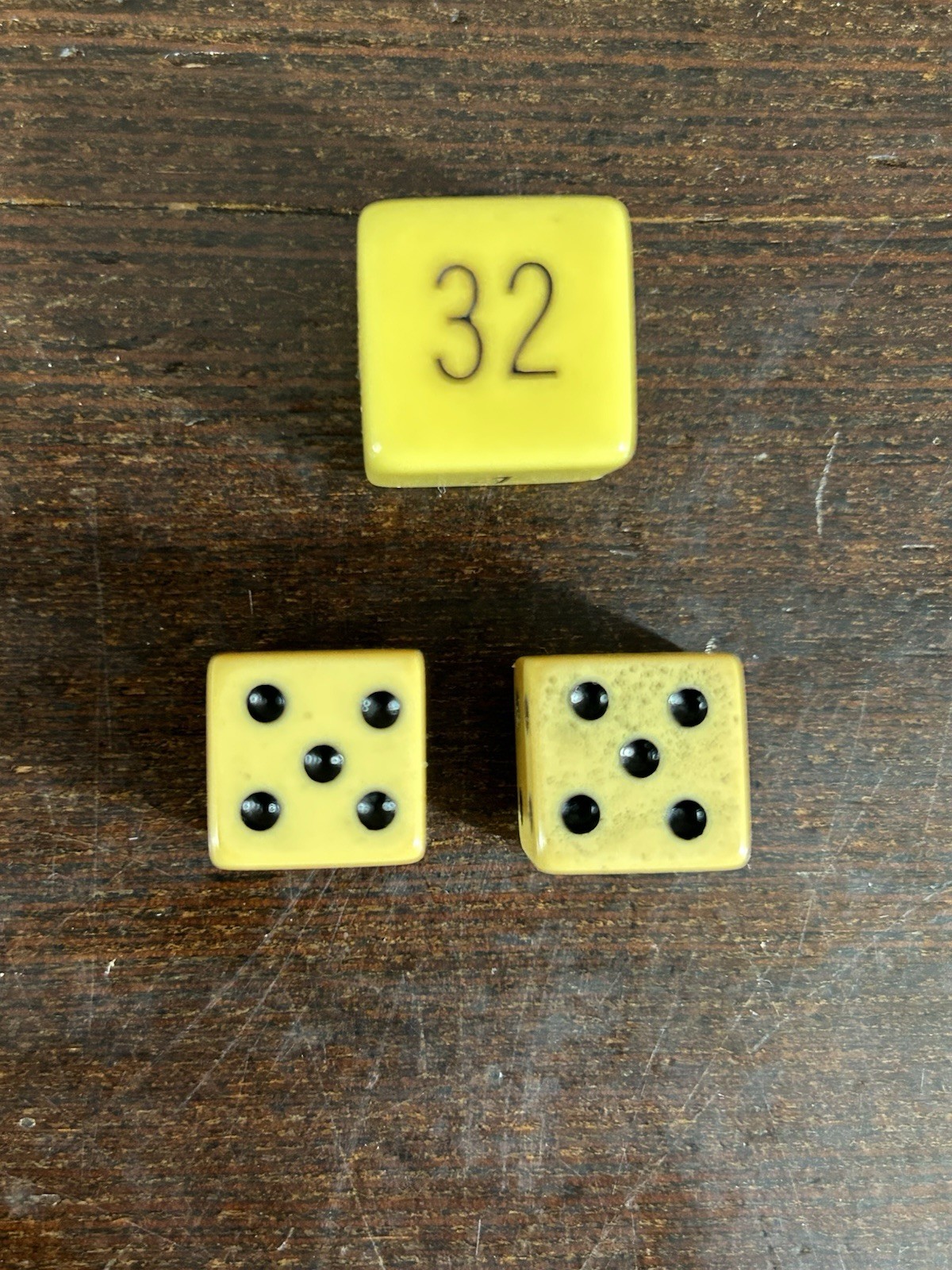 VTG Lot 30 Catalin Bakelite Backgammon Red & Butterscotch 3/4 X 3/16 & 3 Die (k)