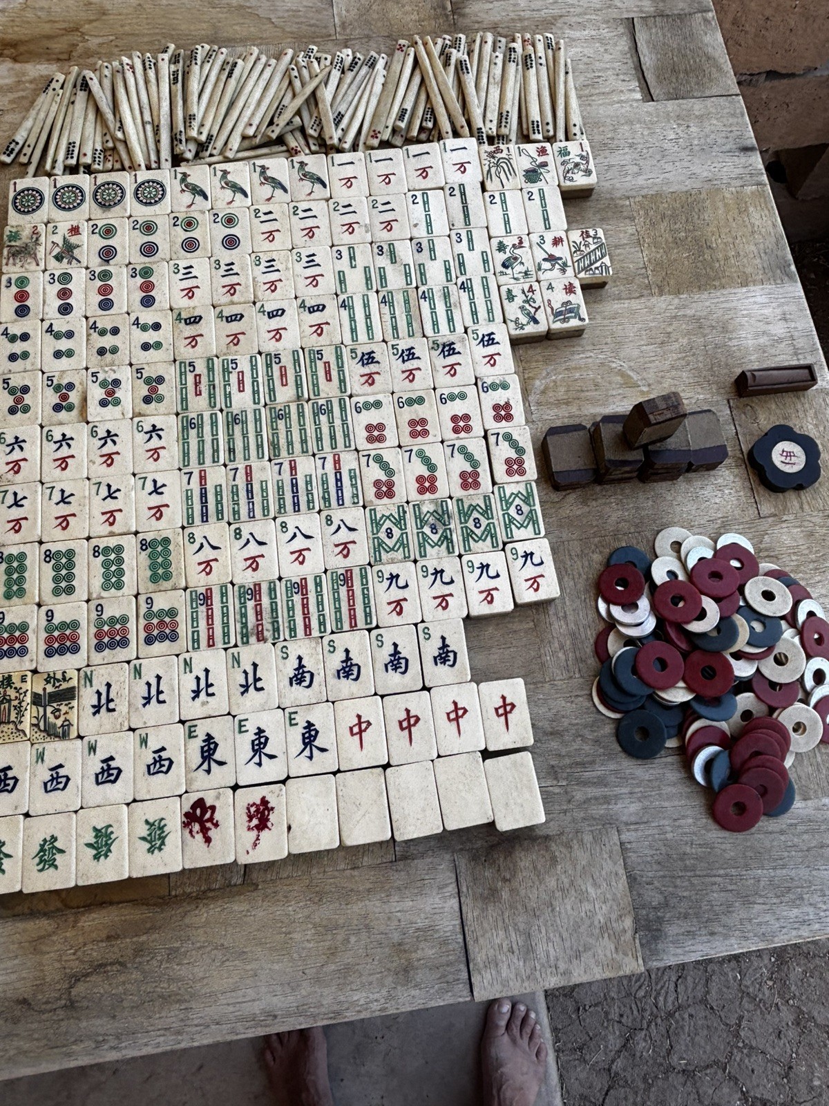 Vintage Mah jong Bamboo & Bone Dovetail 150 tiles See Pics has case