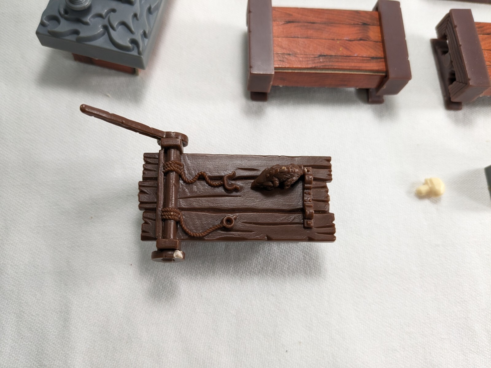 Hero Quest – Replacement Furniture Replacement Pieces Miscellaneous