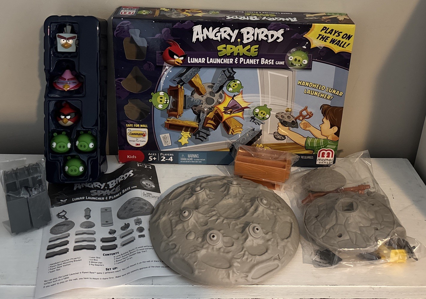 NEW / NOB Angry Birds Space Lunar Launcher & Planet Base Game -2013 Mattel Games