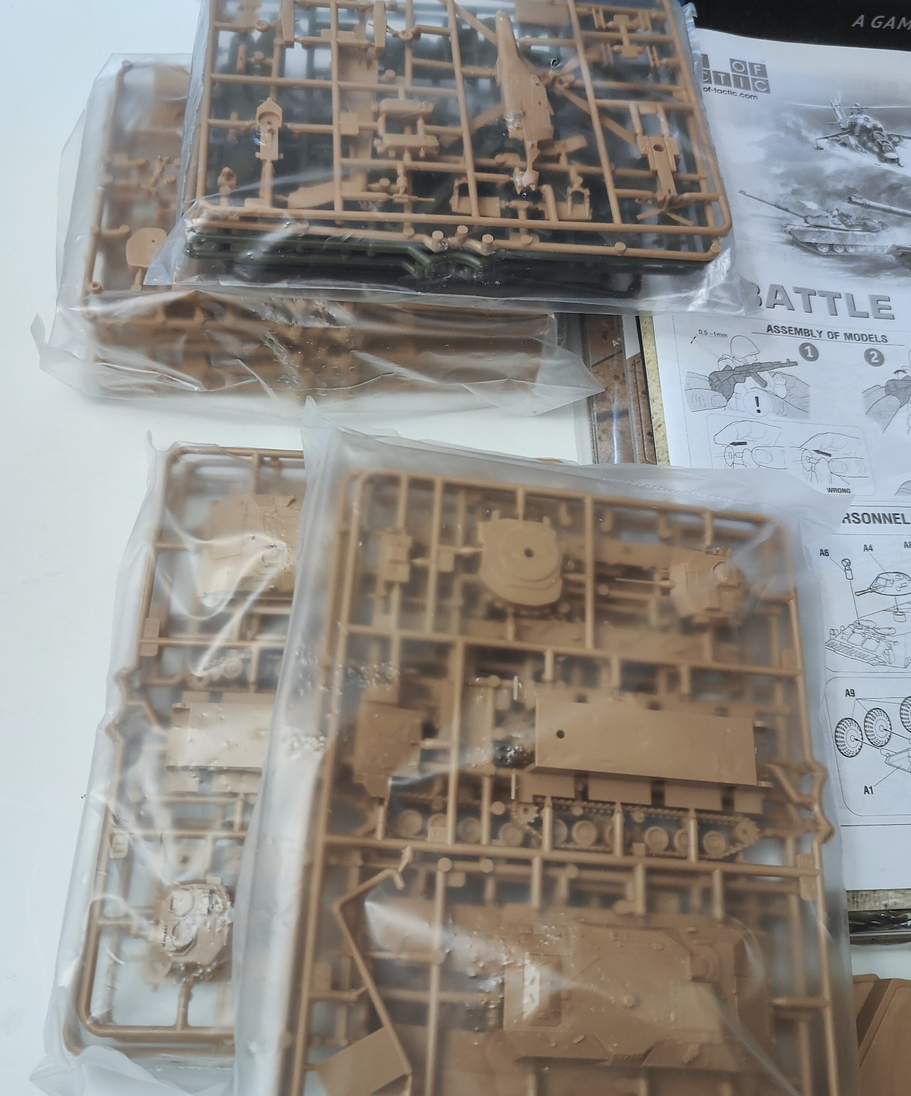 Hot War – 7410 Battle for Oil by Zvezda (2013) – New Open Box Sealed Units RARE