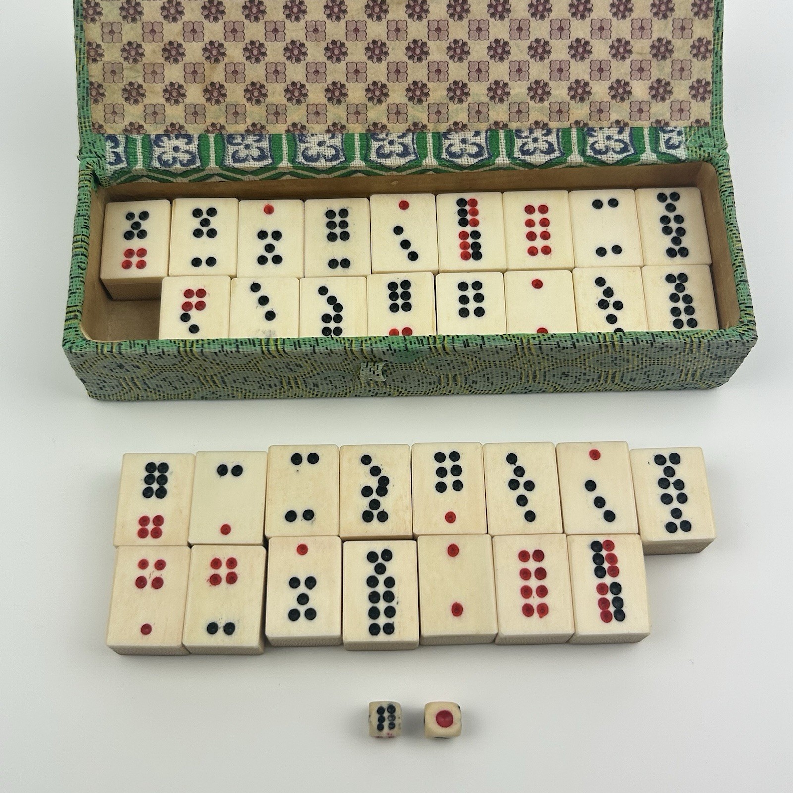 Antique Bone & Bamboo Pai Gow – RARE 32 Chinese Dominoes & Dice Decorative Box