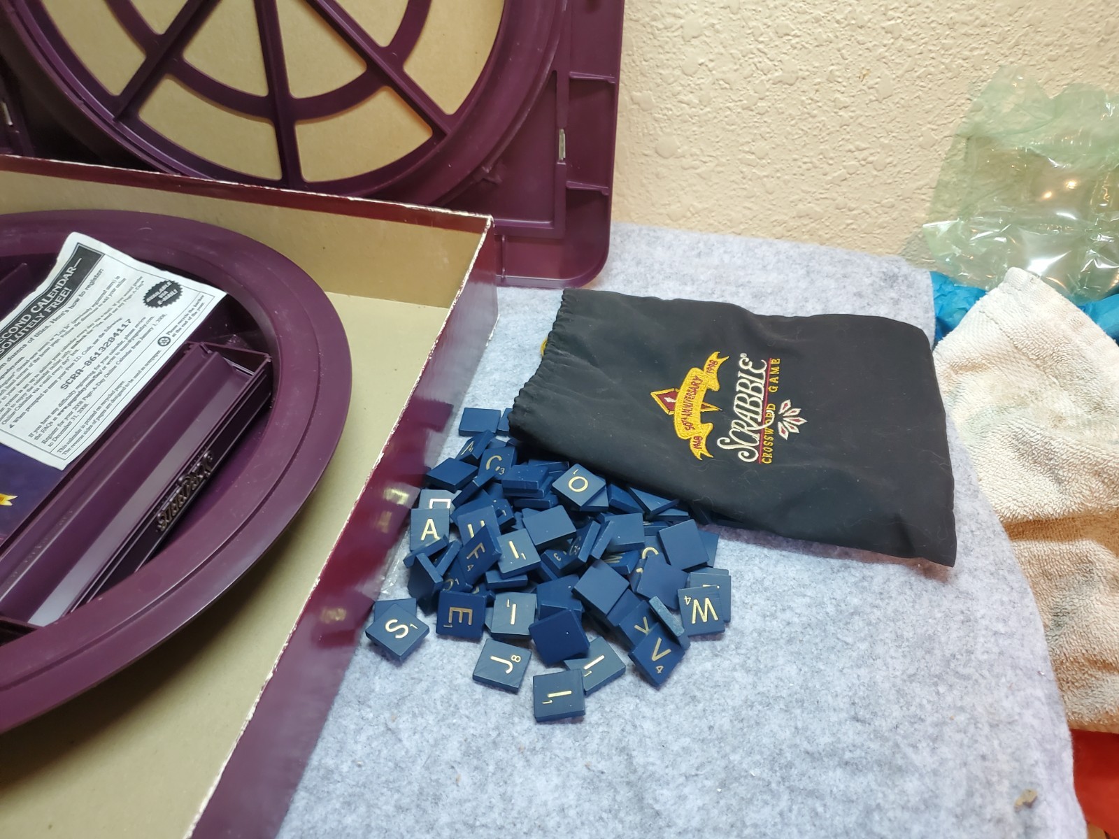 Scrabble Deluxe Turntable, 50th anniversary, 100 Blue letters, no timer or book