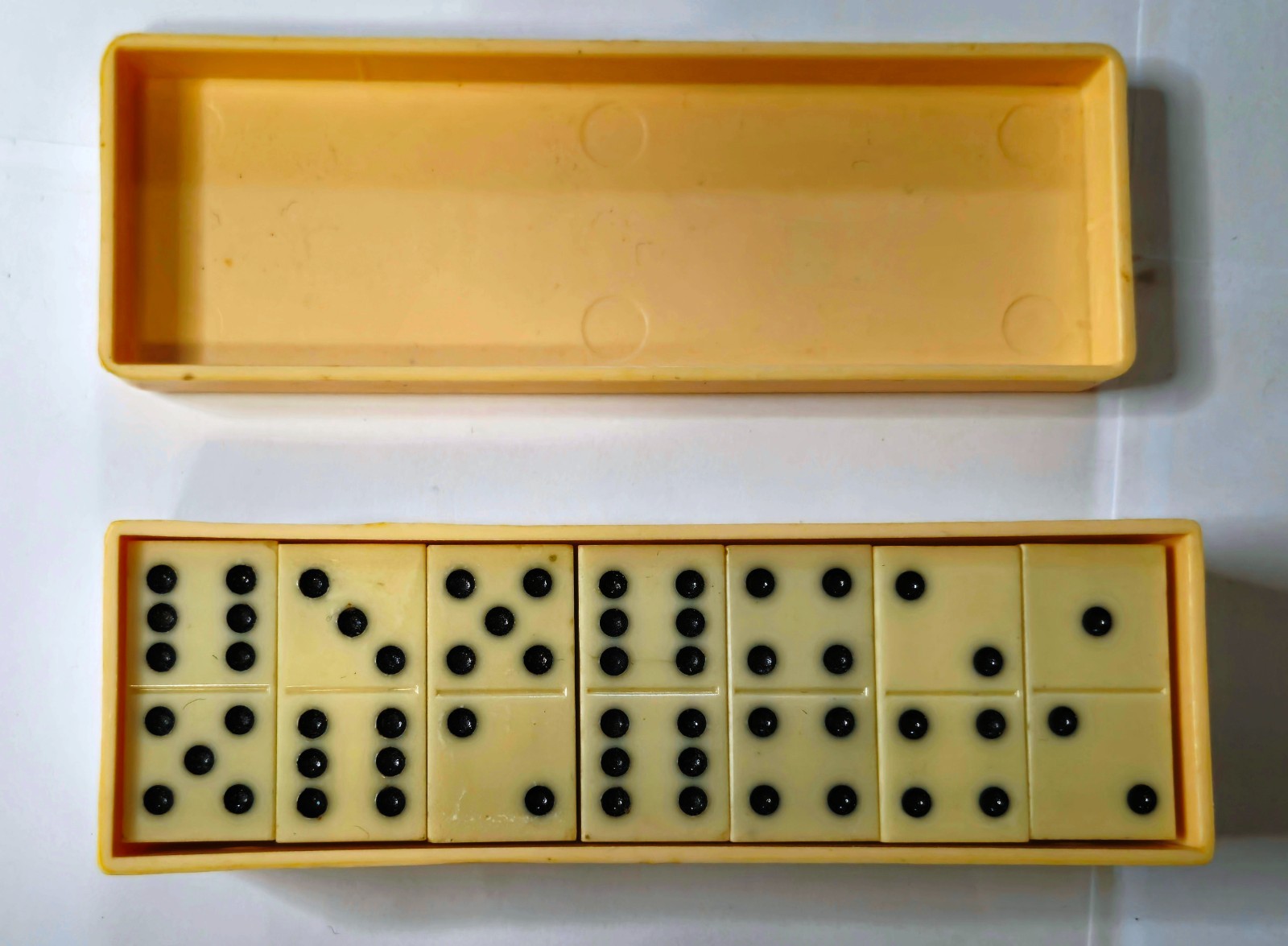 5 Vintage Mini TRAVEL GAMES 🎲 Chess / Dominos / Solitaire 🎲 circa 1980s