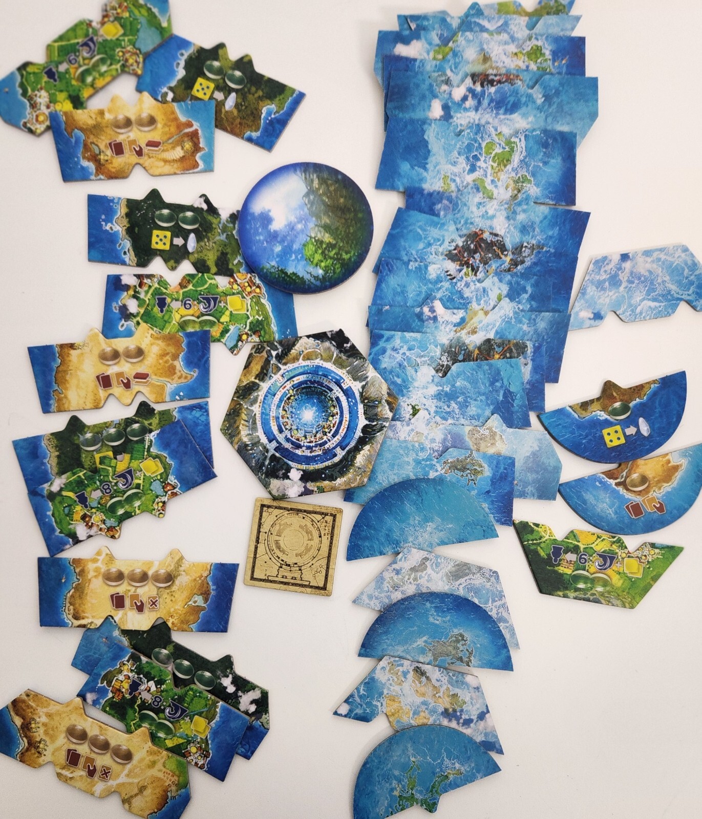 Atlantis Rising Monstrosities+Core Game+Extras Kickstarter by Elf Creek (NIS)
