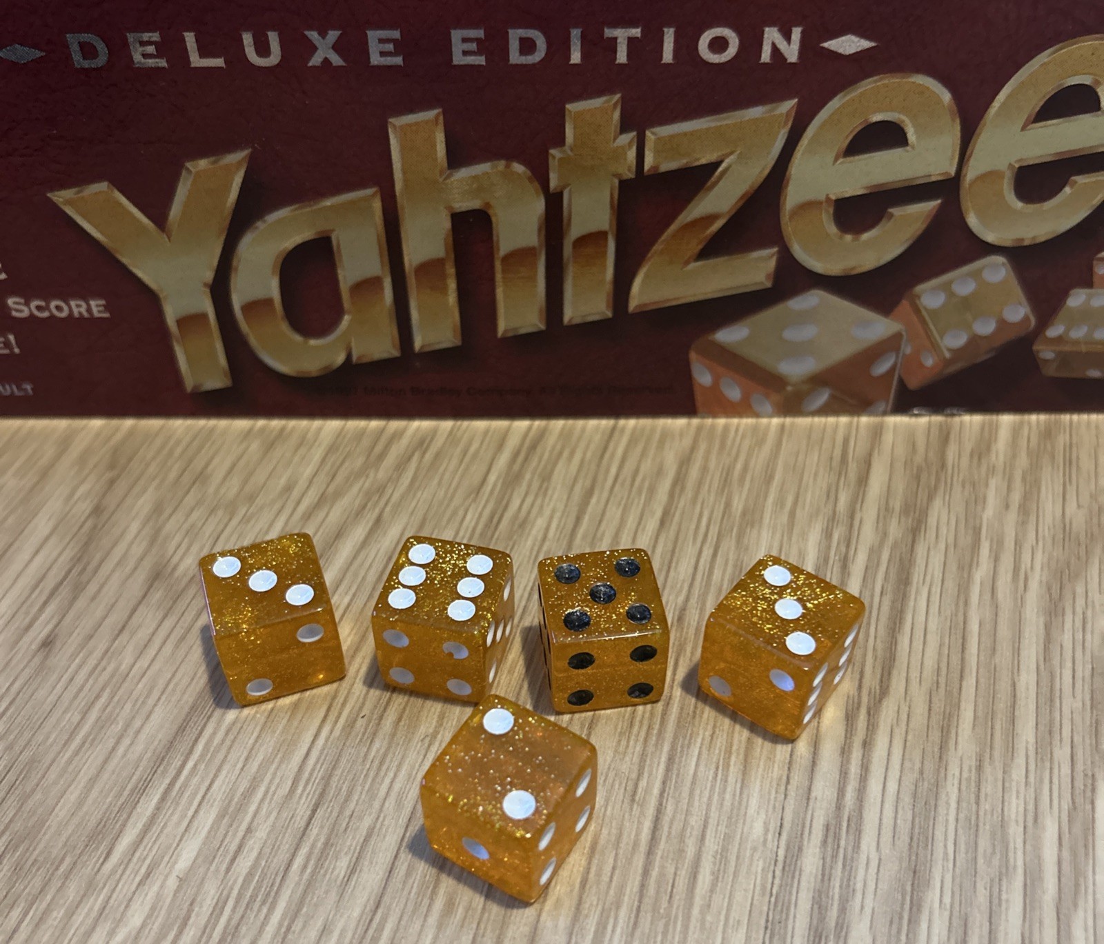 **NEW OPEN BOX** Milton Bradley Yahtzee Deluxe Edition 1997 Gold Dice Board Game