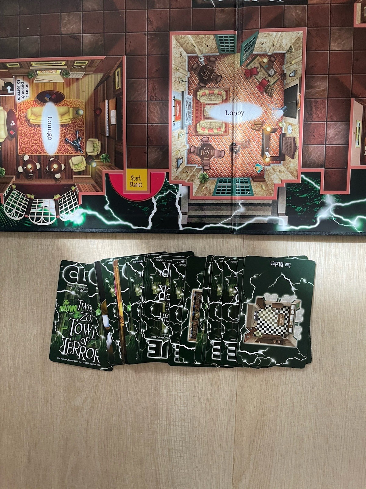 2007 Clue Twilight Zone Tower Of Terror Disney Parks Exclusive Tin Game Complete