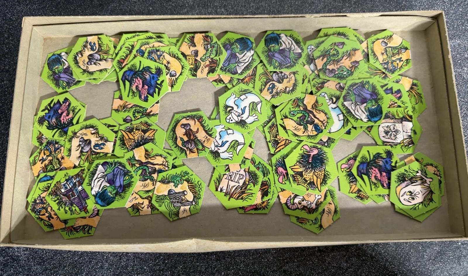 Vintage Whitman Trails to Tremble by – Scarey Crossroads Game – Complete 4702