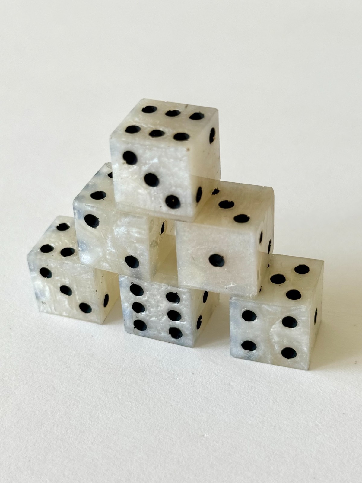 Resin Dice Set 6pcs – Classic Black & Pearl – Handmade Replacement Dice Games