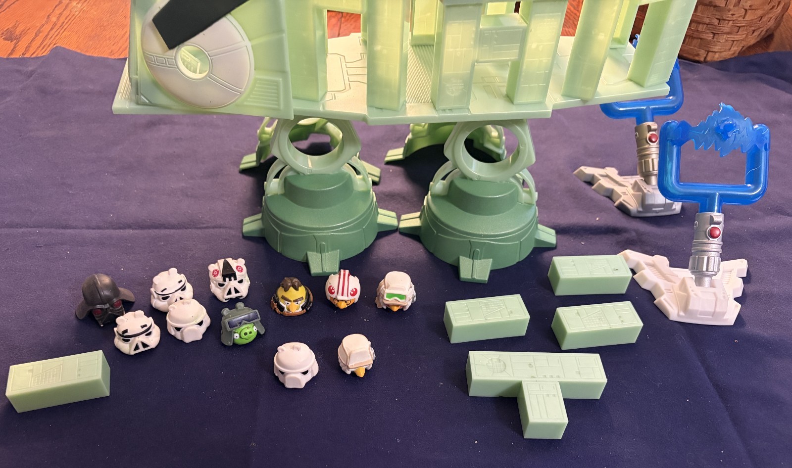 Hasbro Angry Birds Star Wars AT-AT Attack Game w/ Instructions