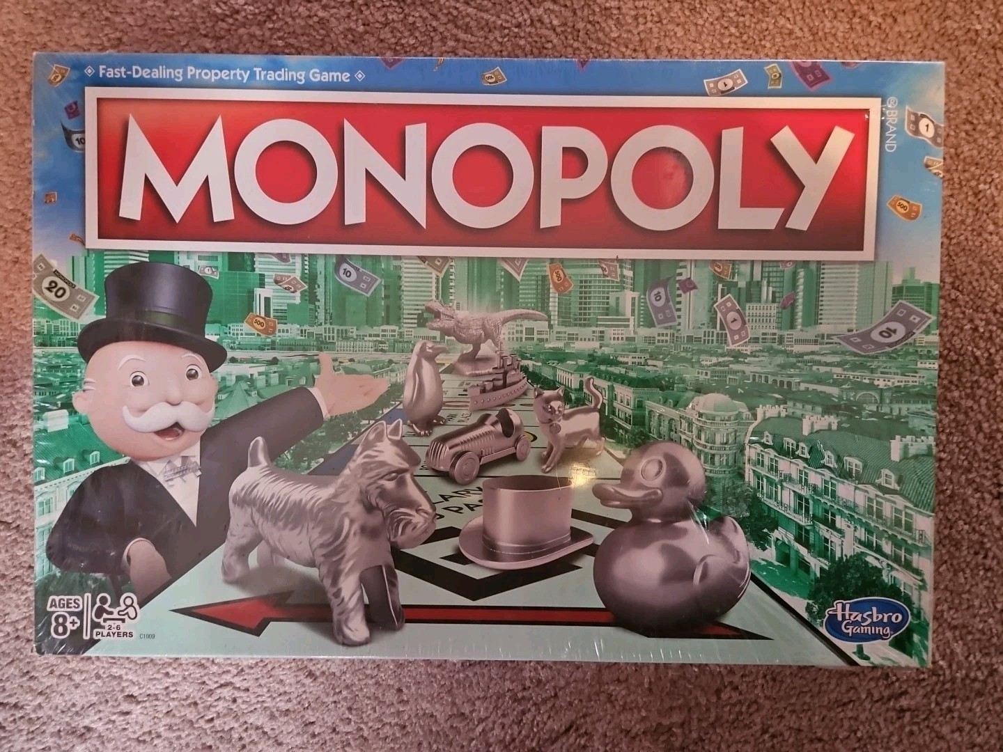 Hasbro Monopoly C1009 Classic Board Game With New Characters