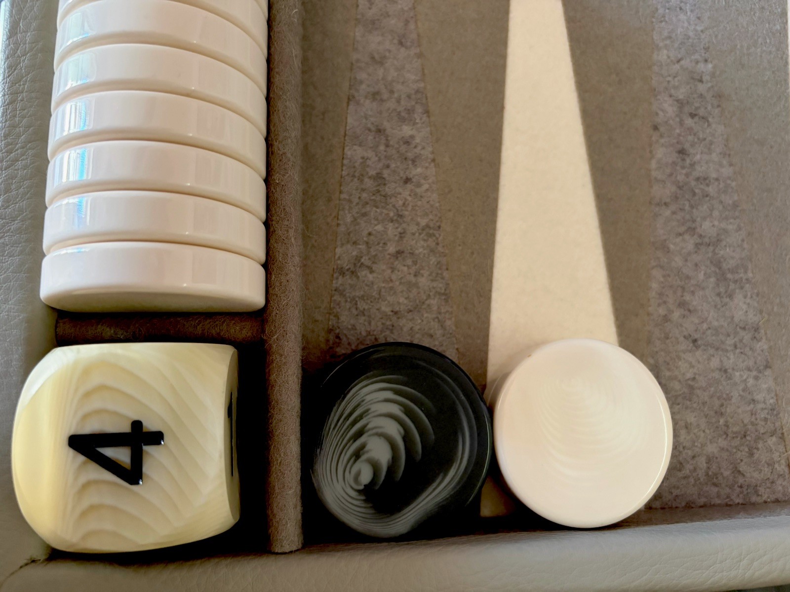 Gammoner Backgammon Board No. 1190 Gray Case Combination Lock 25X15.5X3 inches.