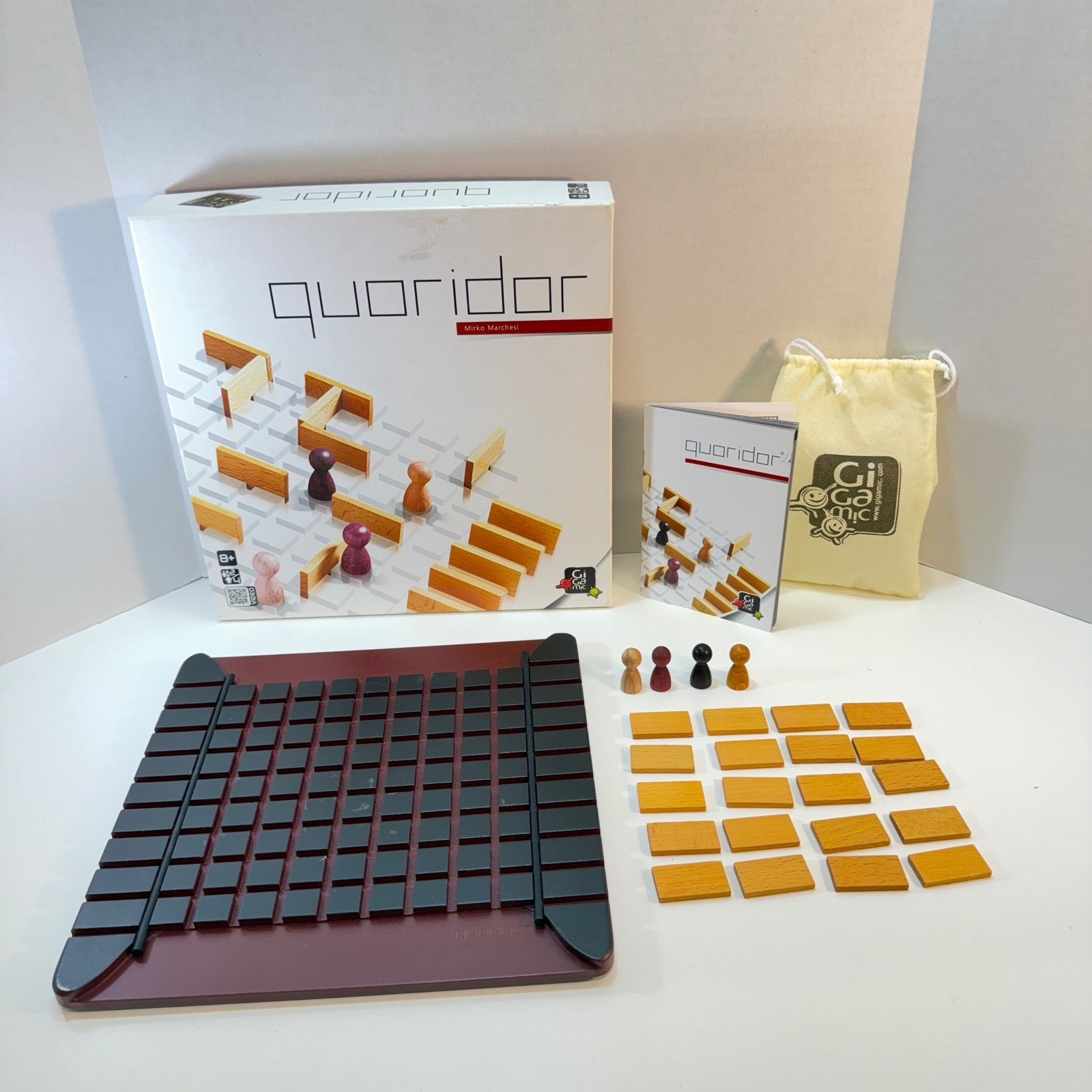 Quoridor Board Game Gigamic Abstract Strategy Maze 2-4 Player Mensa COMPLETE