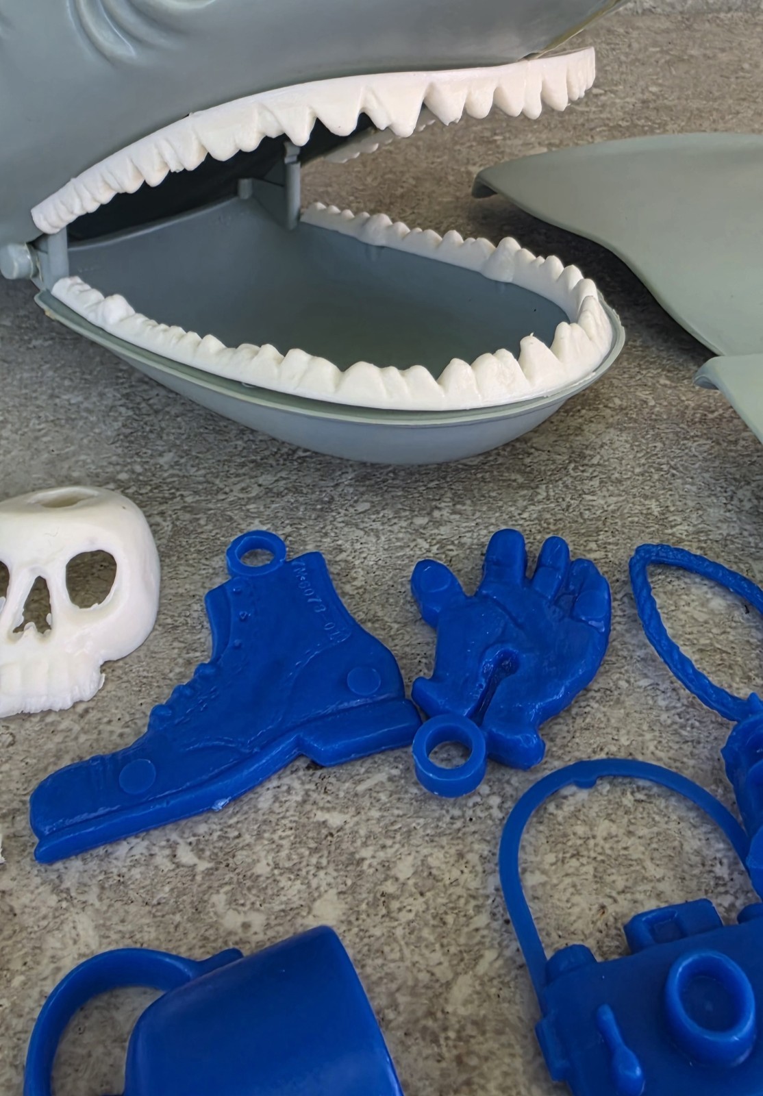 Vtg 1975 Ideal Universal Pictures Game of Jaws Shark Game 95% Complete FREEUSHIP