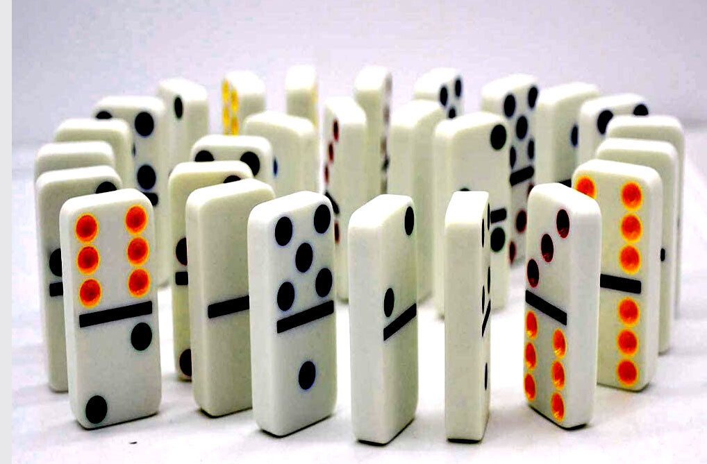 DOUBLE SIX DOMINOES DOMINO SET OF 28 Black Tiles in TIN Case COLOR DOTS