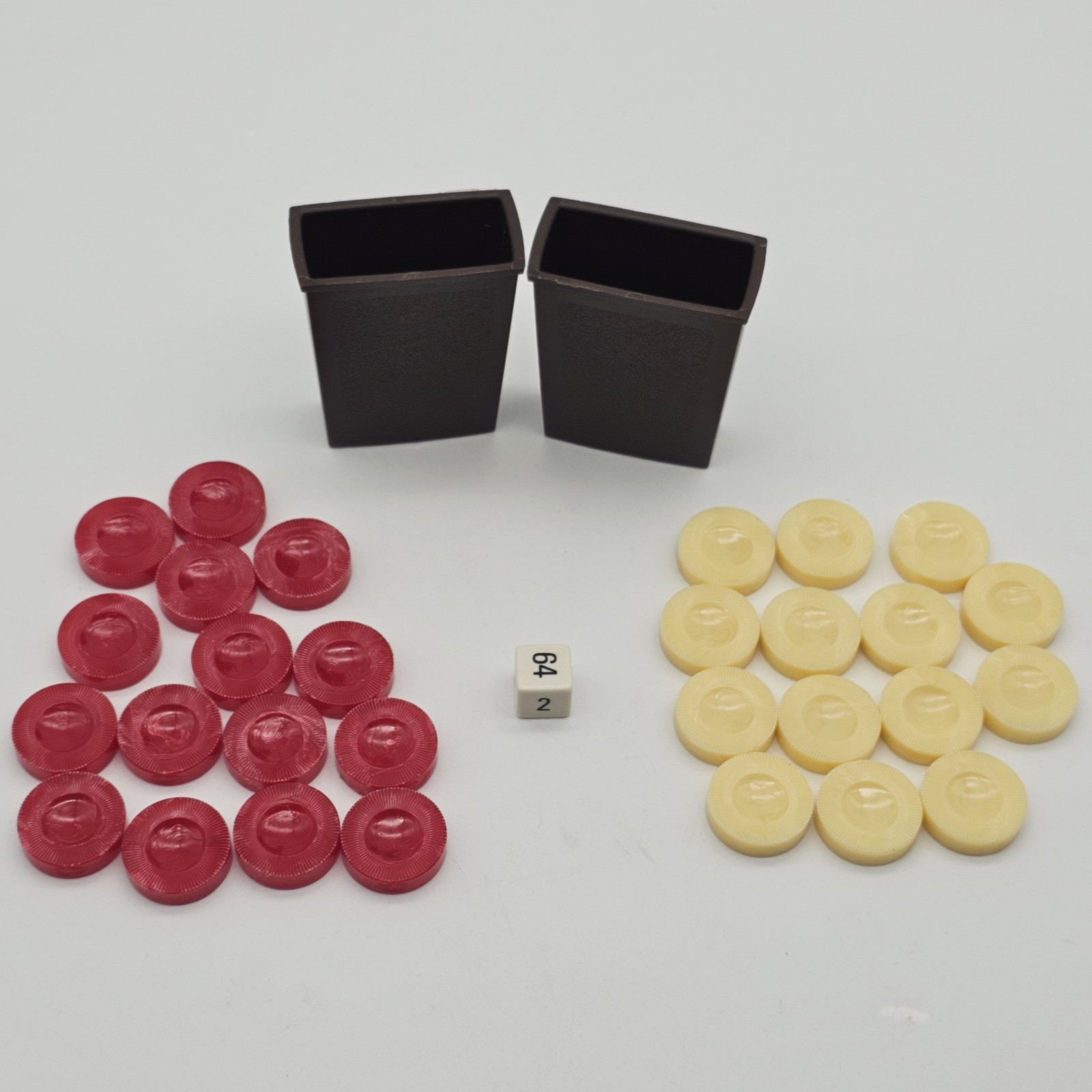 Vintage Backgammon 32 Replacement Pieces: 15 Red 14 CREAM 1 DIE & 2 CUPS (1978 )