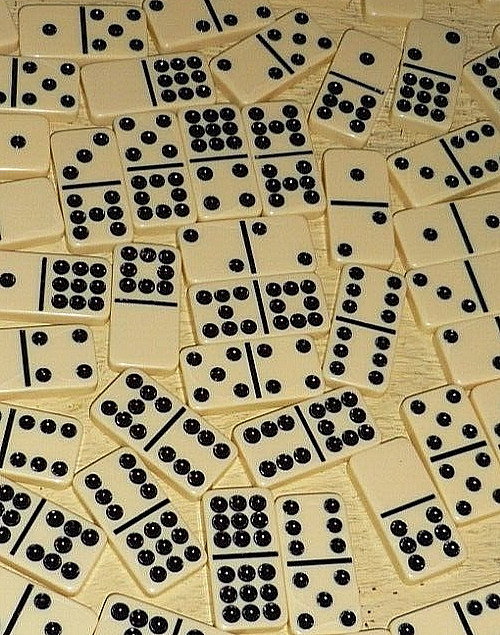 55 piece DOMINO Set 2 x 1 x 1/4 ” vintage ivory coloring